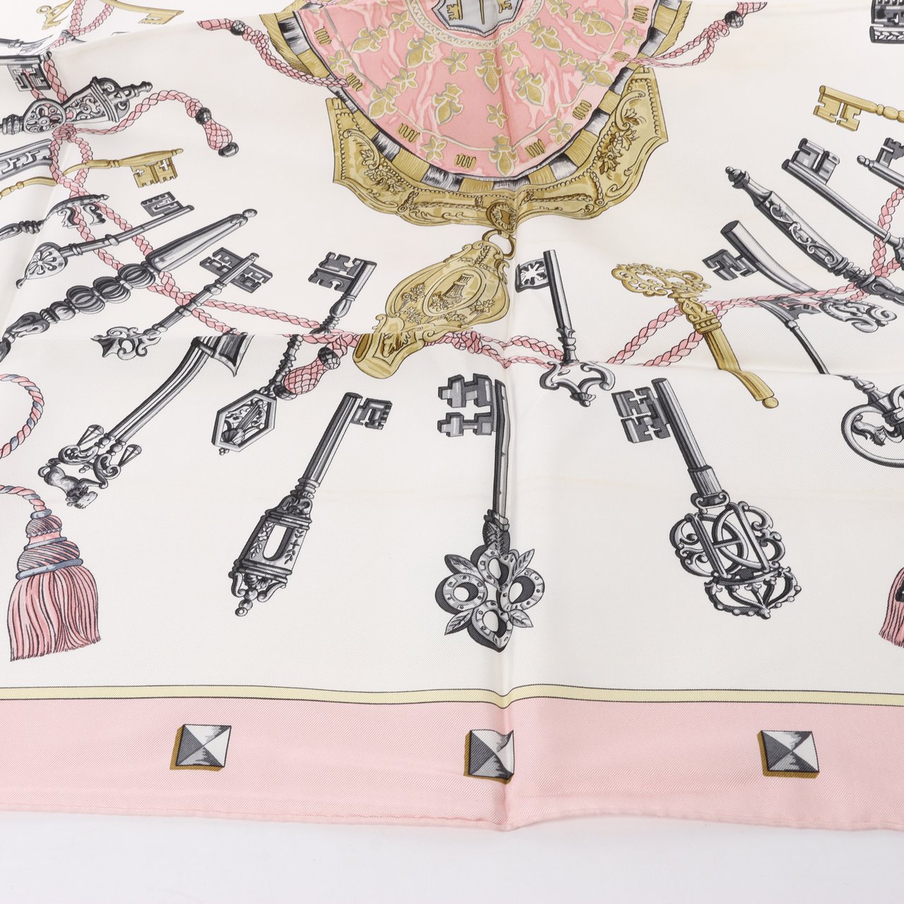 Hermès Hermès Carré 90 "LES CLES" 100% Silk Scarf in Pink Roze