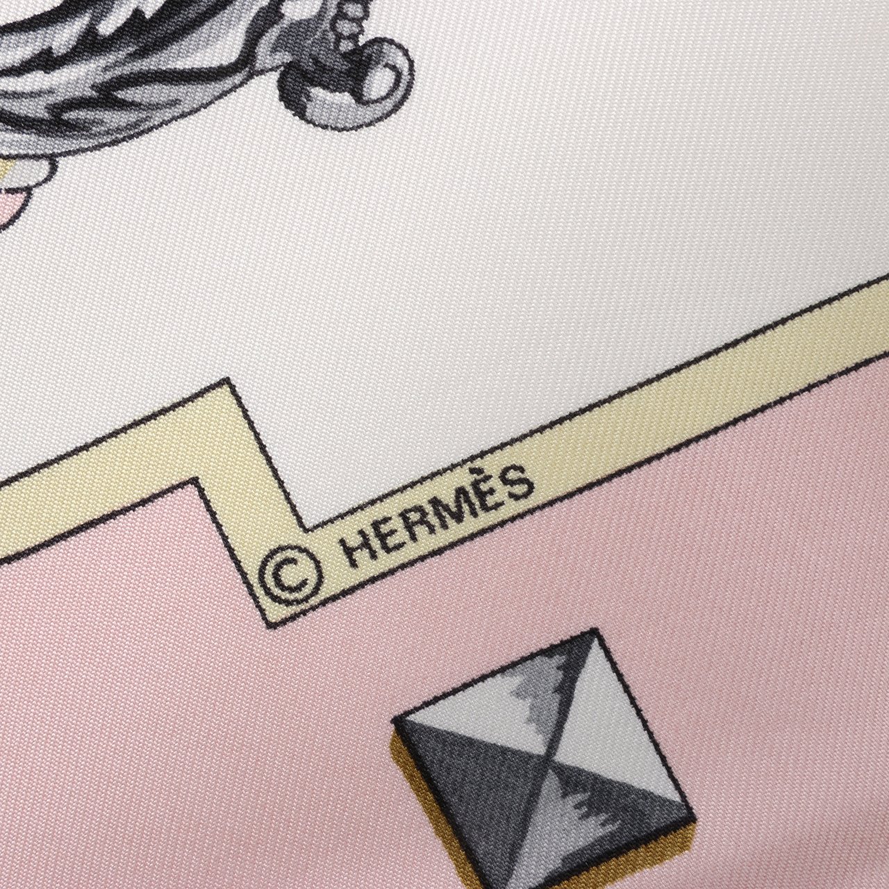 Hermès Hermès Carré 90 "LES CLES" 100% Silk Scarf in Pink Roze