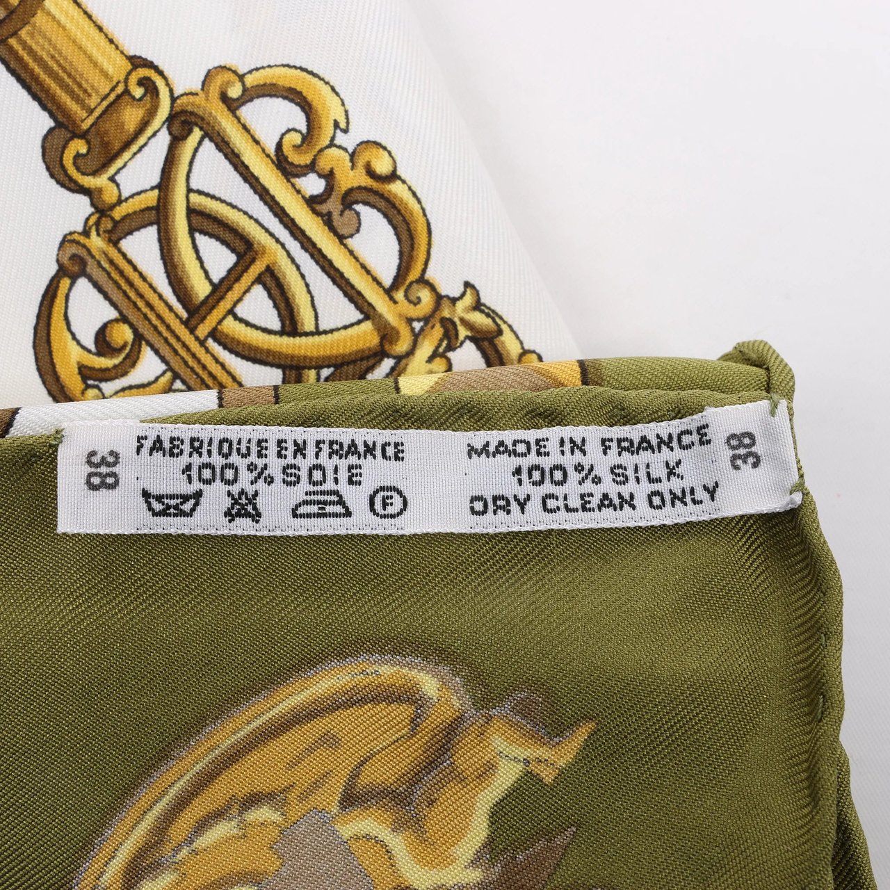 Hermès Hermès Carré 90 "LES CLES" Silk handkerchief in Khaki Bruin