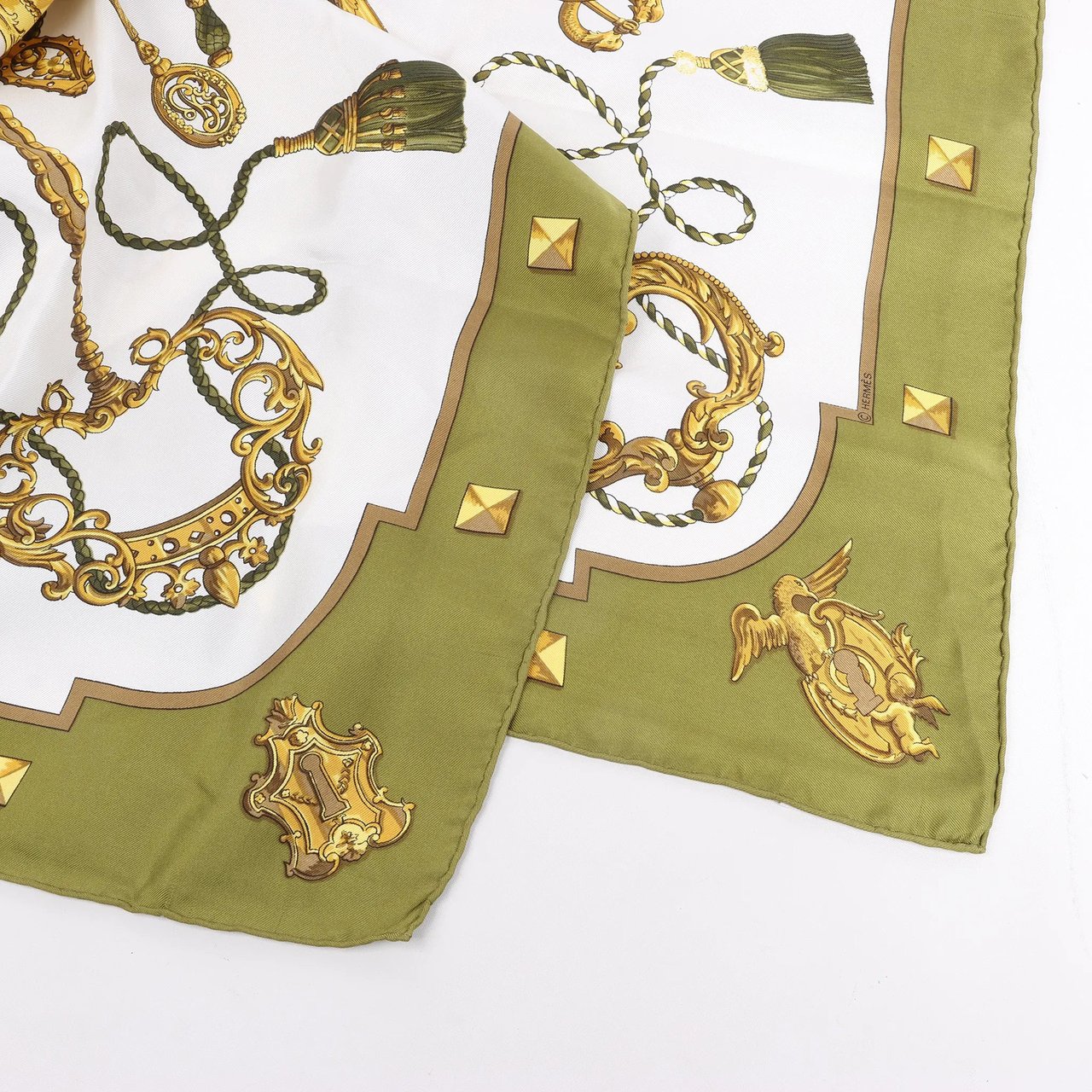 Hermès Hermès Carré 90 "LES CLES" Silk handkerchief in Khaki Bruin