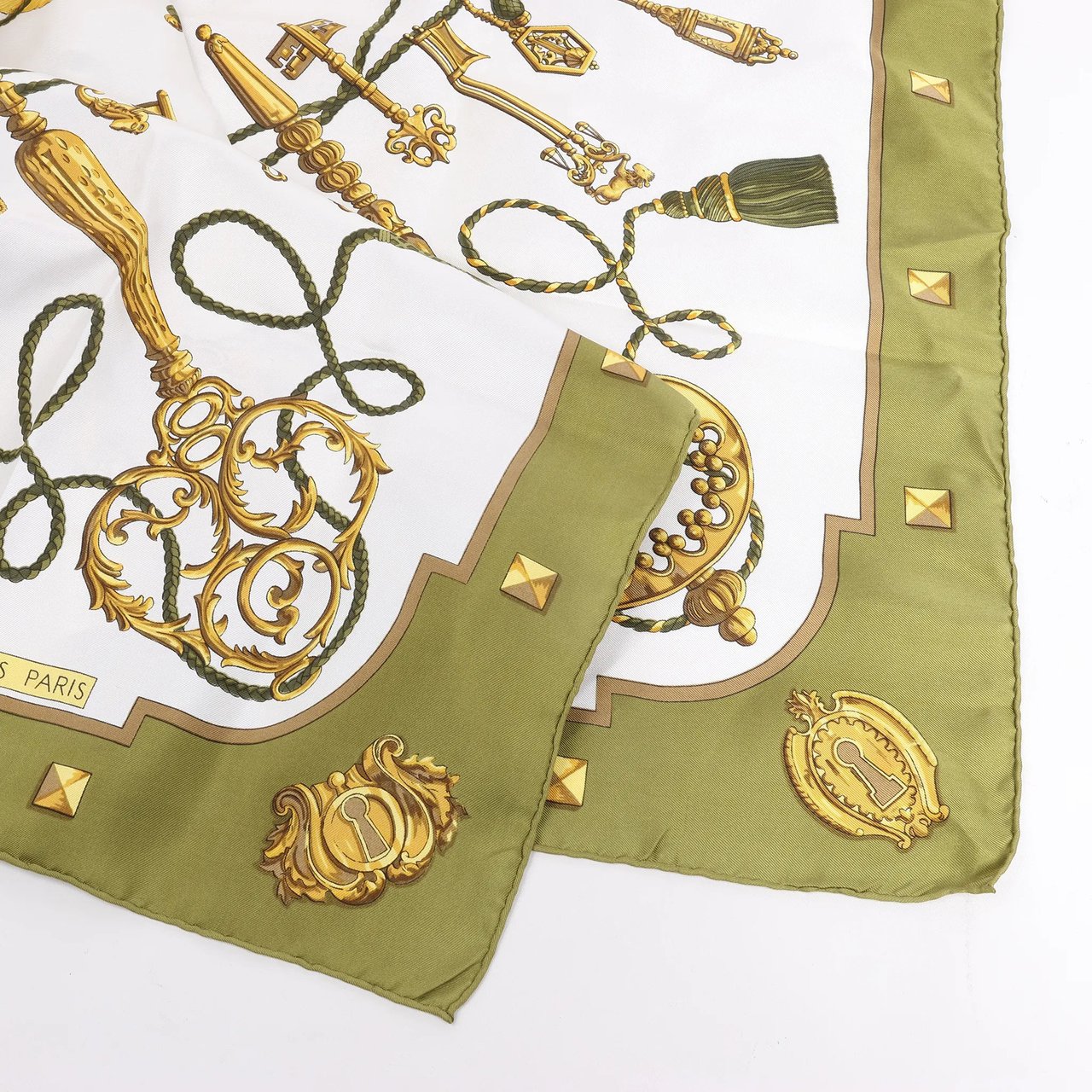 Hermès Hermès Carré 90 "LES CLES" Silk handkerchief in Khaki Bruin