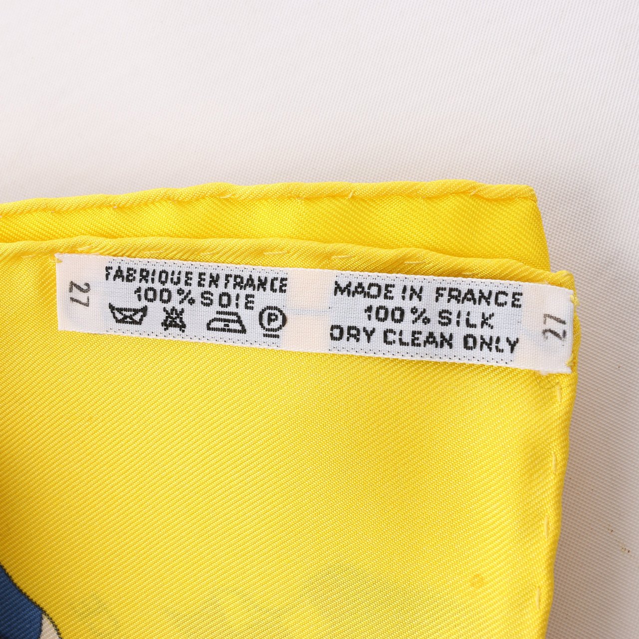 Hermès Hermès Carré 90 "PAVOIS" 100% Silk Scarf in Yellow Geel