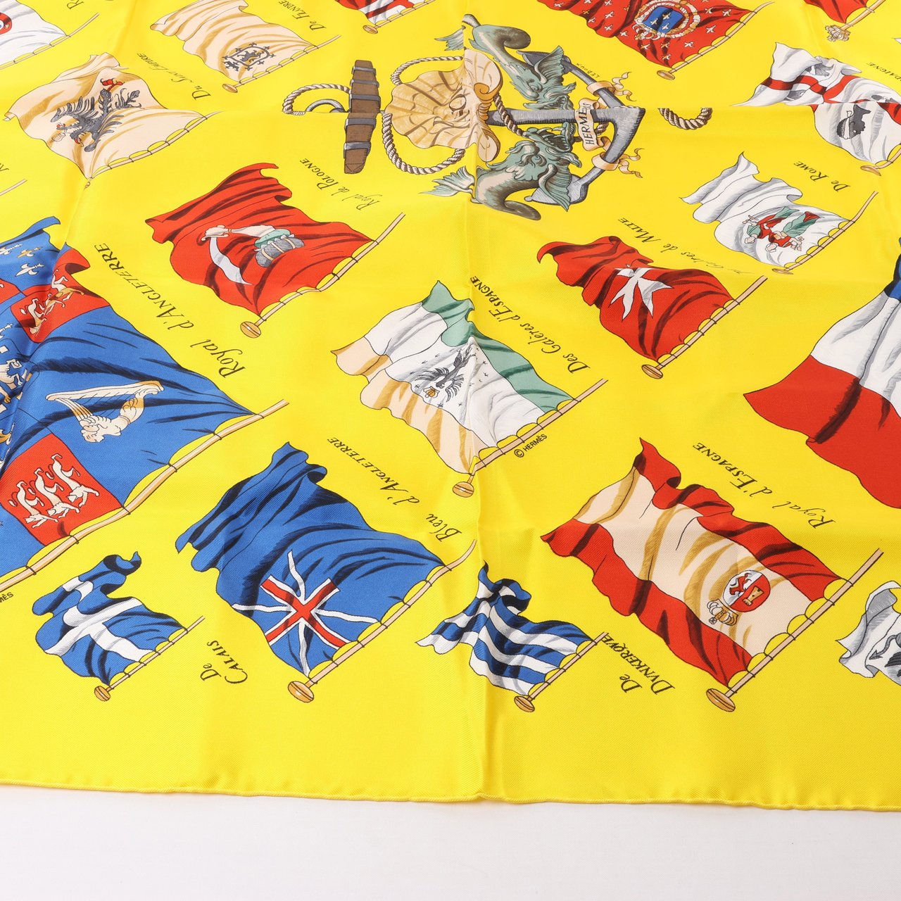 Hermès Hermès Carré 90 "PAVOIS" 100% Silk Scarf in Yellow Geel