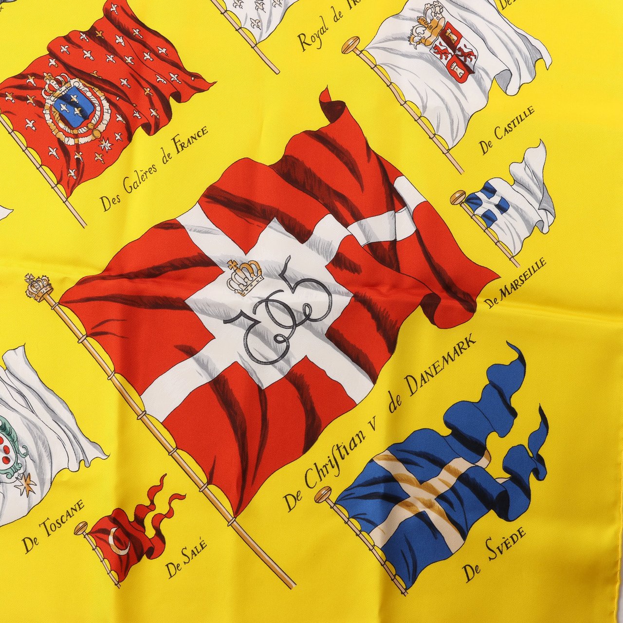 Hermès Hermès Carré 90 "PAVOIS" 100% Silk Scarf in Yellow Geel