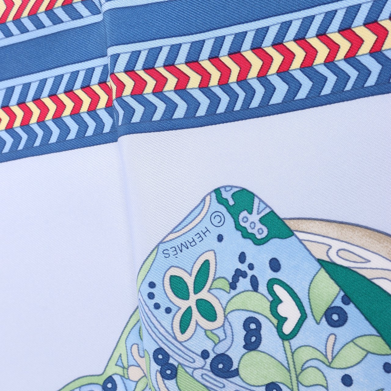 Hermès Hermès Carré 90 "Selle des Steppes" 100% Silk Scarf in Blue Blauw