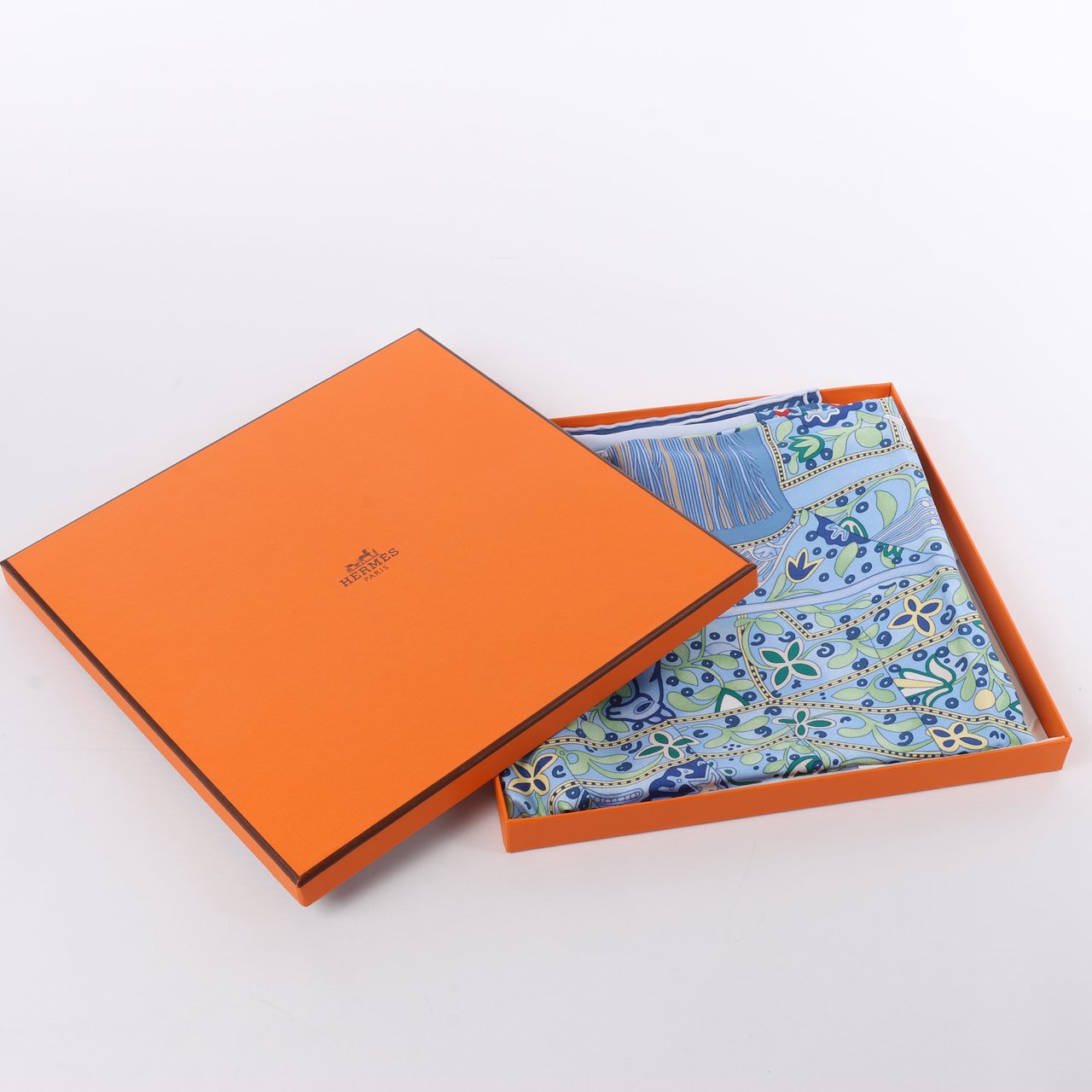 Hermès Hermès Carré 90 "Selle des Steppes" 100% Silk Scarf in Blue Blauw