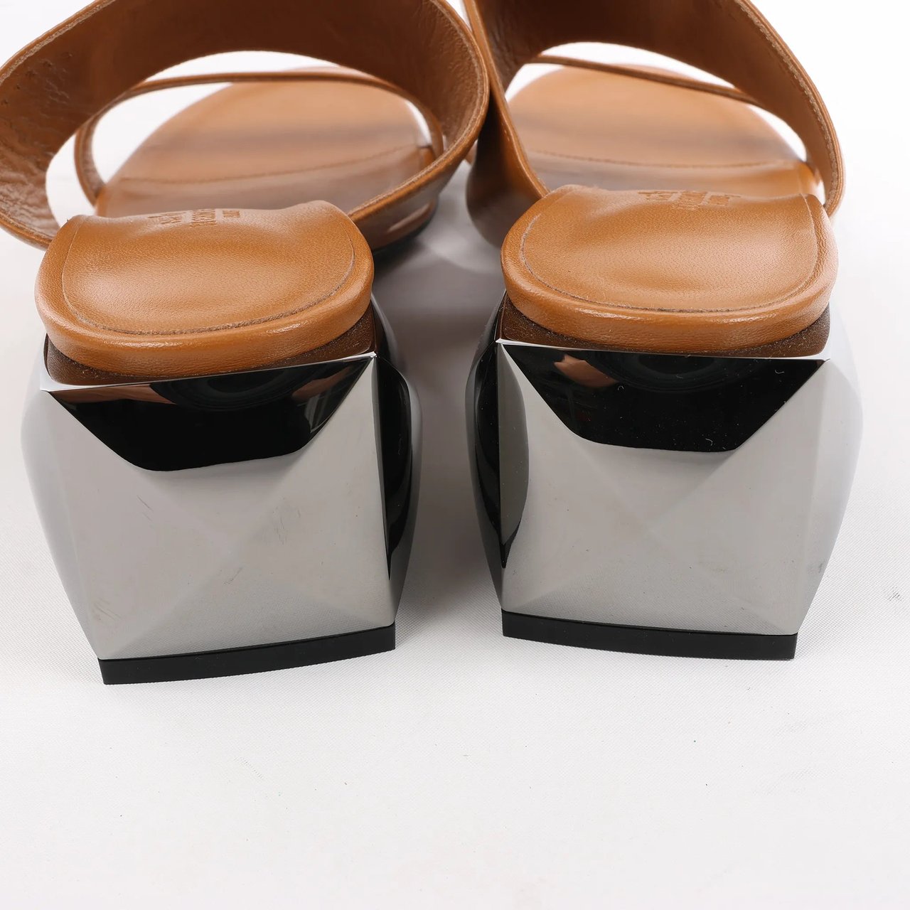 Hermès HERMES Cornelia Leather Sandals in Brown, Size 39 EU Bruin