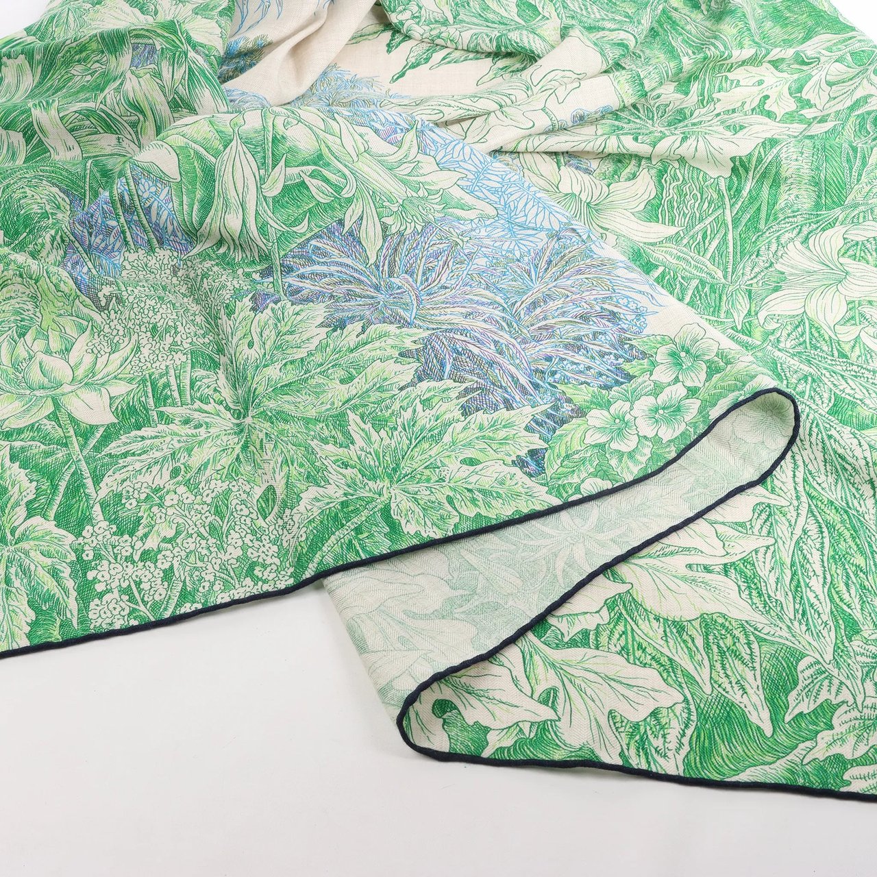 Hermès Hermès Carré Geant "BOTANICO DI PALERMO" Cashmere and Silk Scarf in Green Groen