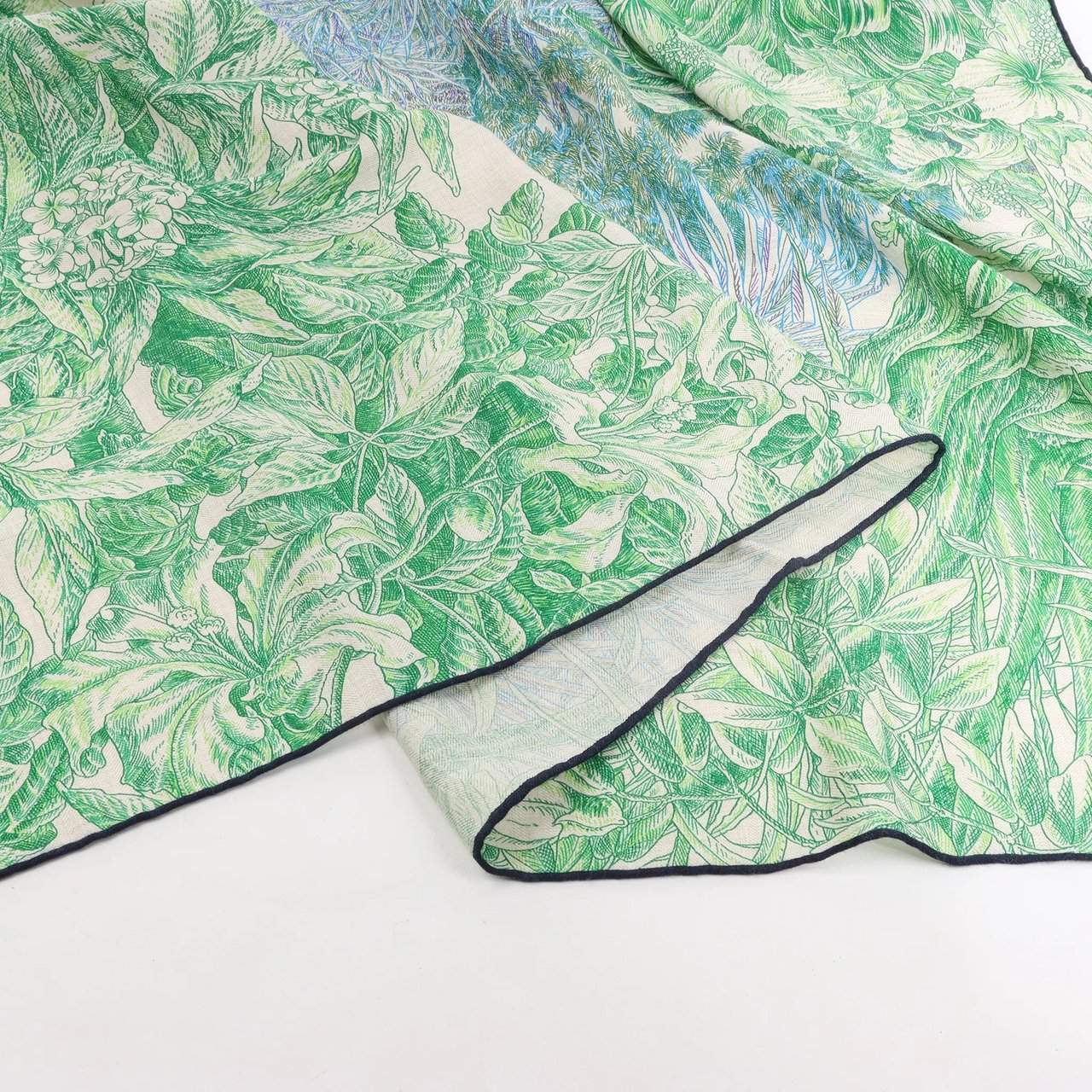 Hermès Hermès Carré Geant "BOTANICO DI PALERMO" Cashmere and Silk Scarf in Green Groen