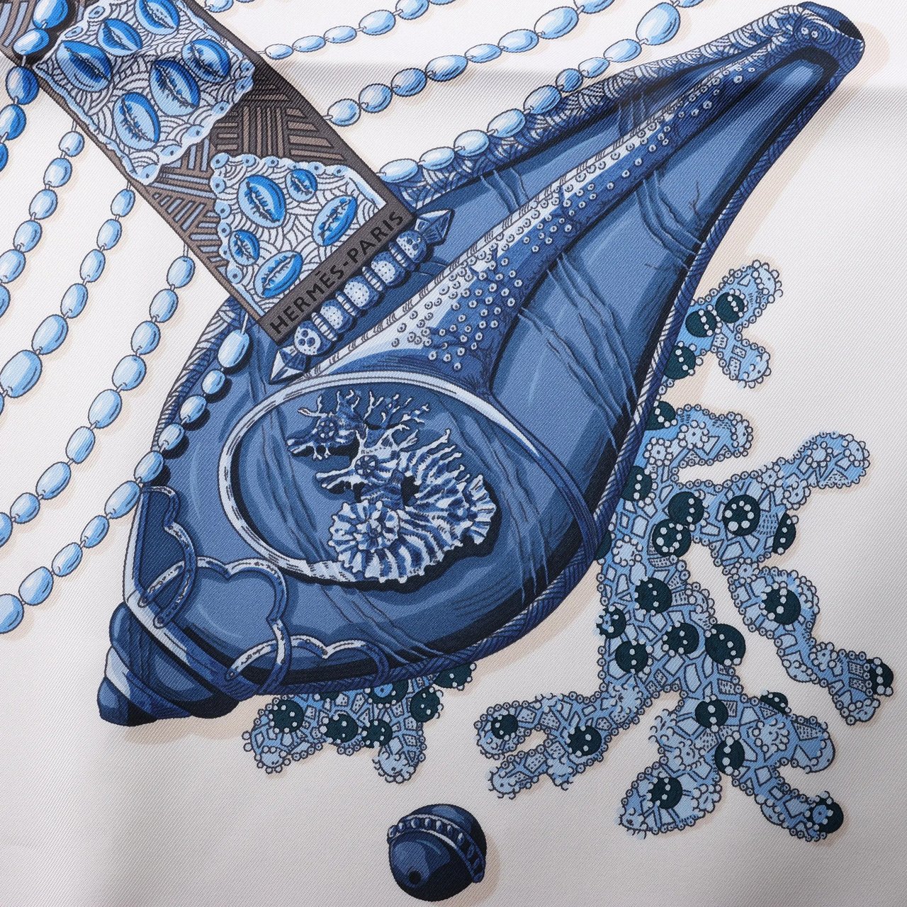 Hermès Hermès Carré 90 "Chemins de Corail" Silk handkerchief in Blue Blauw