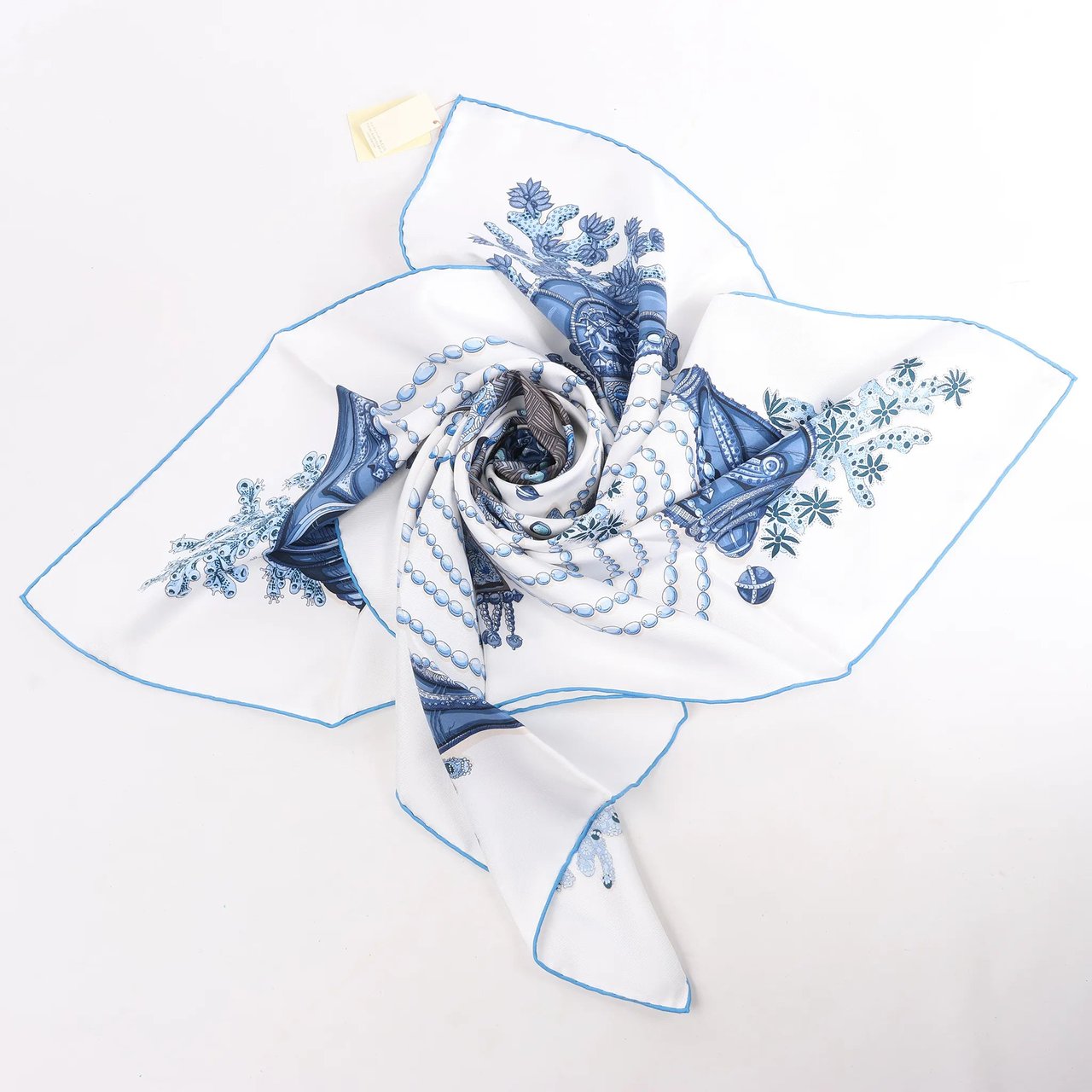 Hermès Hermès Carré 90 "Chemins de Corail" Silk handkerchief in Blue Blauw