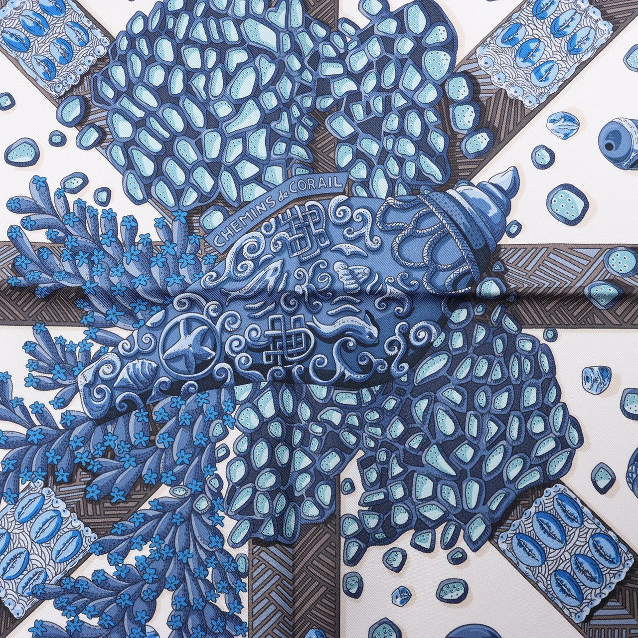 Hermès Hermès Carré 90 "Chemins de Corail" Silk handkerchief in Blue Blauw