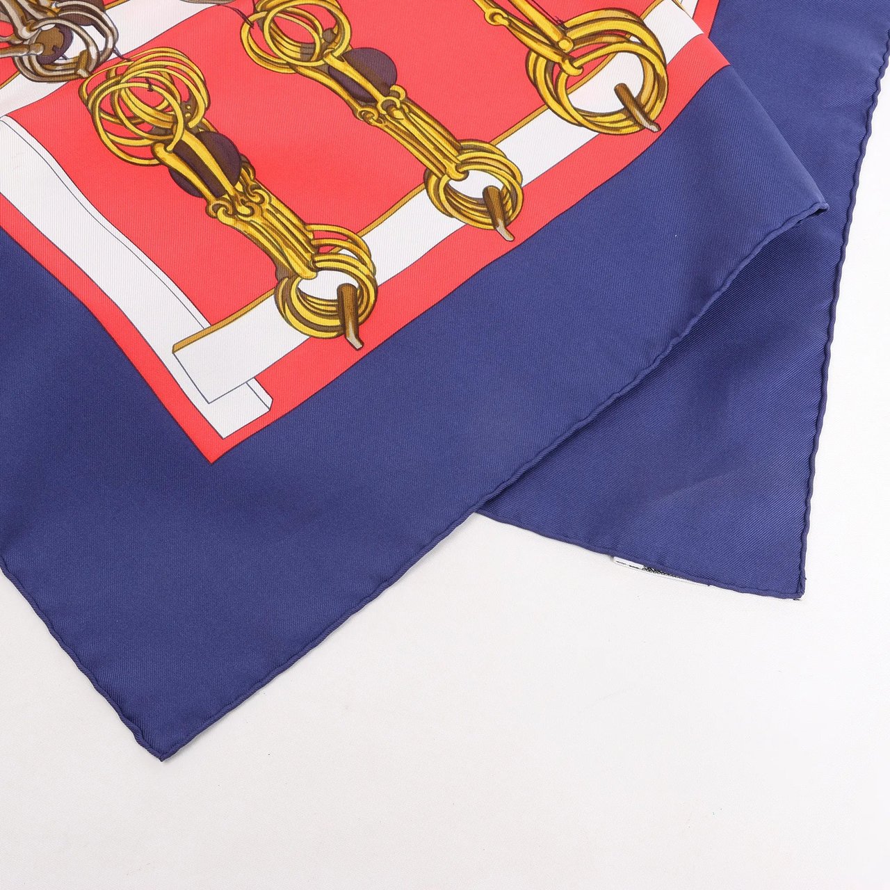 Hermès Hermès Carré 90 "MORS&FILETS" Silk handkerchief in Red x Navy Blue Rood