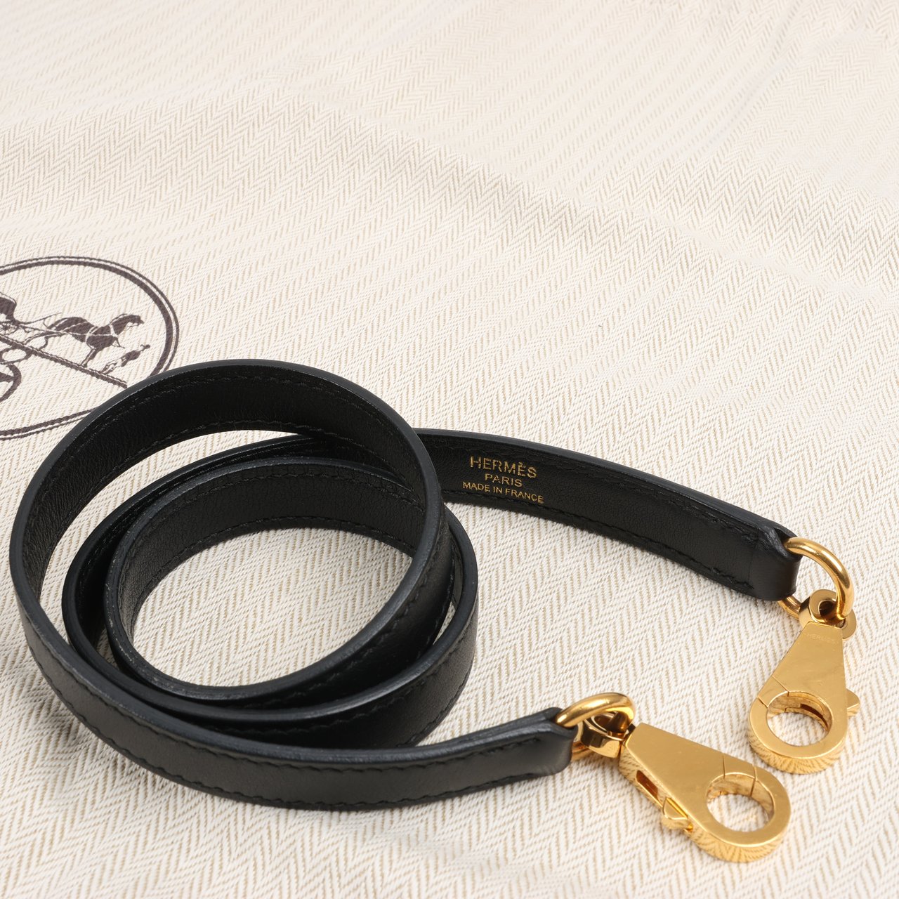 Hermès HERMES 24/24 29 Togo Leather Handbag in Black and Gold Metal Fittings D: 2019 Zwart