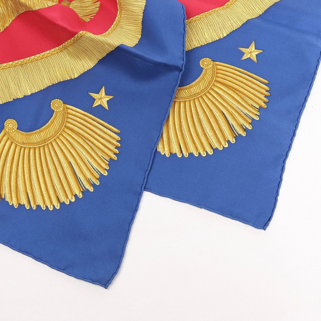 Hermès Hermès Carré 90 "Poste et Cavalerie Saber" Silk handkerchief in Red Rood