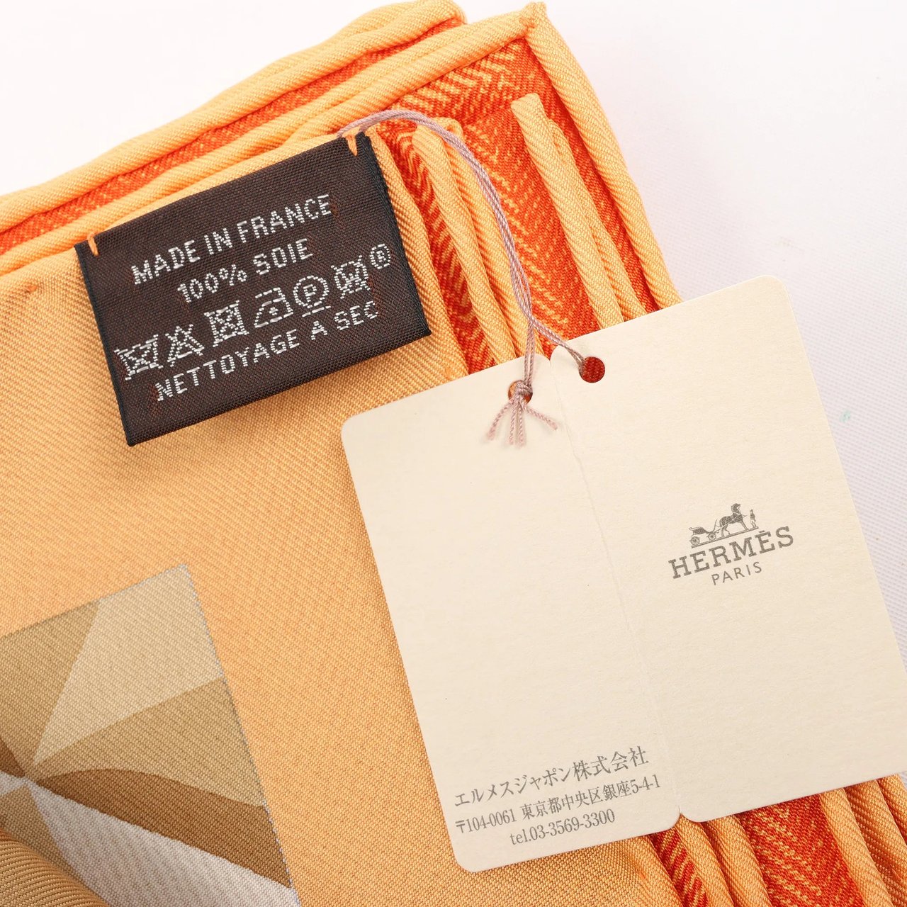 Hermès Hermès Carré 90 "BEAUTE COMPOSEE" Silk handkerchief in Orange Oranje