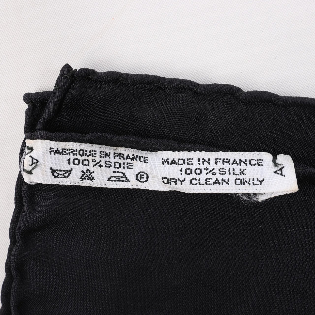 Hermès Hermès Carré 90 "HOMMAGE A CHARLES GARNIER" Silk handkerchief in Black Zwart