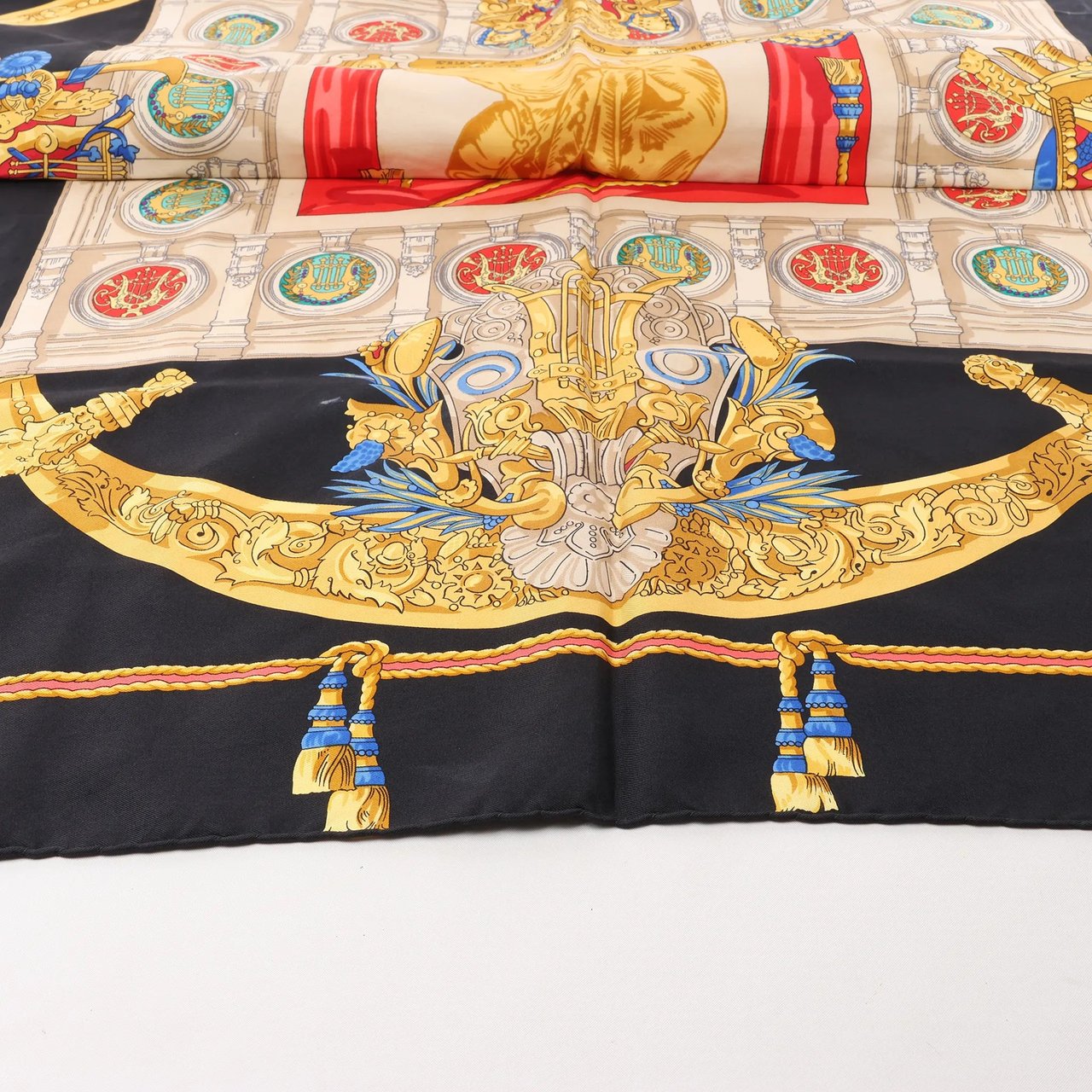 Hermès Hermès Carré 90 "HOMMAGE A CHARLES GARNIER" Silk handkerchief in Black Zwart