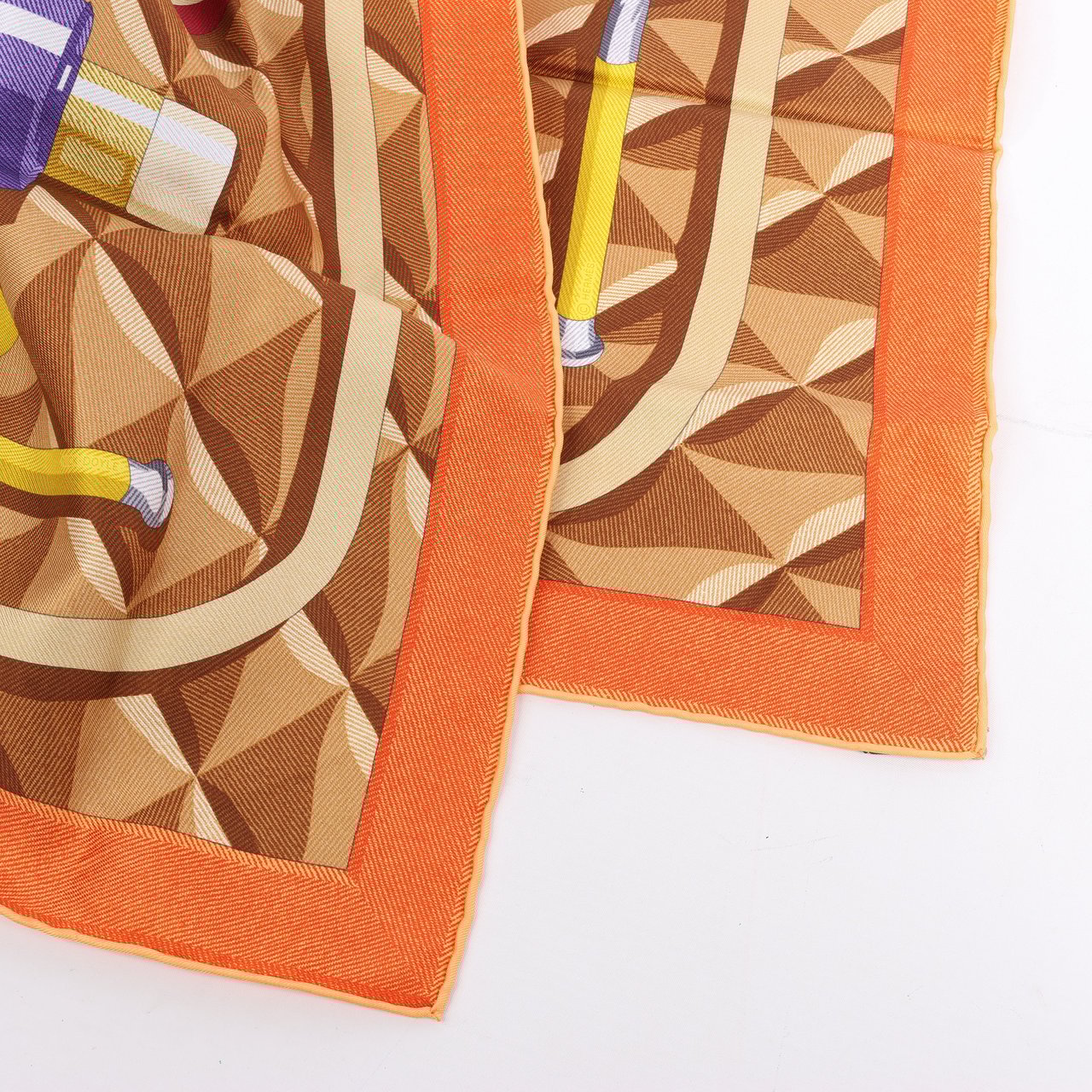 Hermès Hermès Carré 90 "BEAUTE COMPOSEE" Silk handkerchief in Orange Oranje