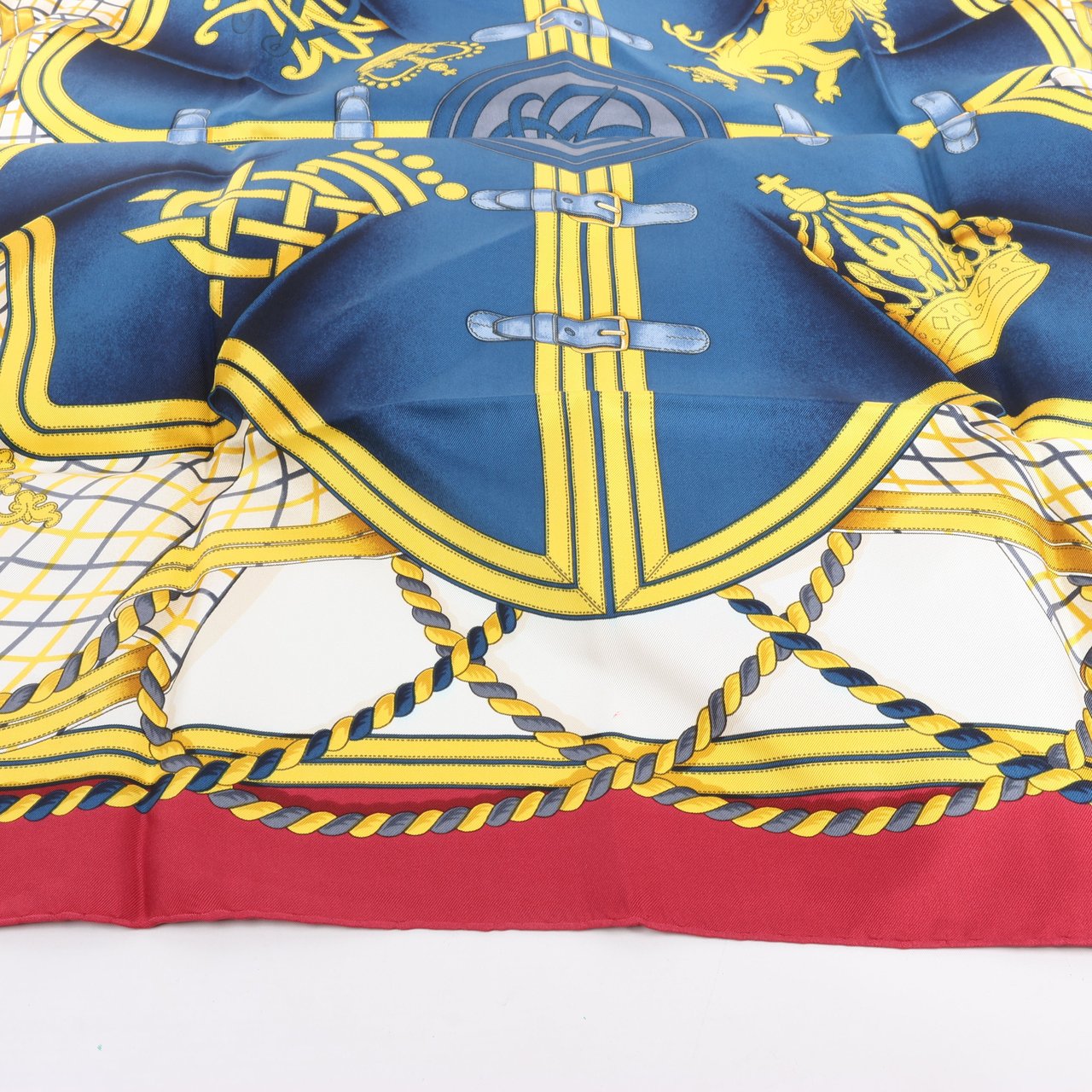 Hermès Hermès Carré 90 "GRANDE TENUE" Silk handkerchief in Burgundy Maroon