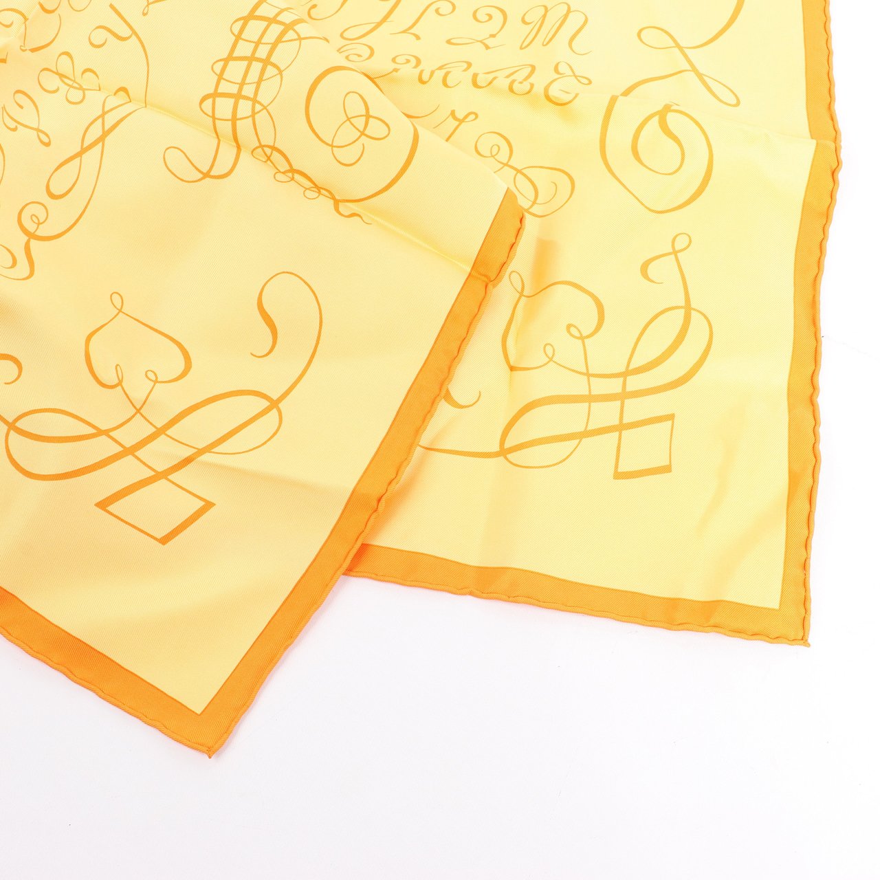 Hermès Hermès Carré 90 "L'ART D'ECRIRE" Silk handkerchief in Yellow Geel