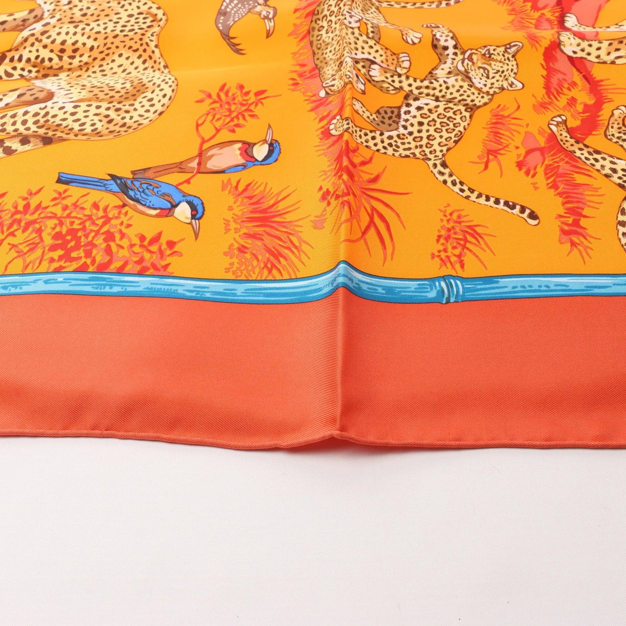 Hermès Hermès Carré 90 "Tendresse Feline" Silk handkerchief in Orange Oranje