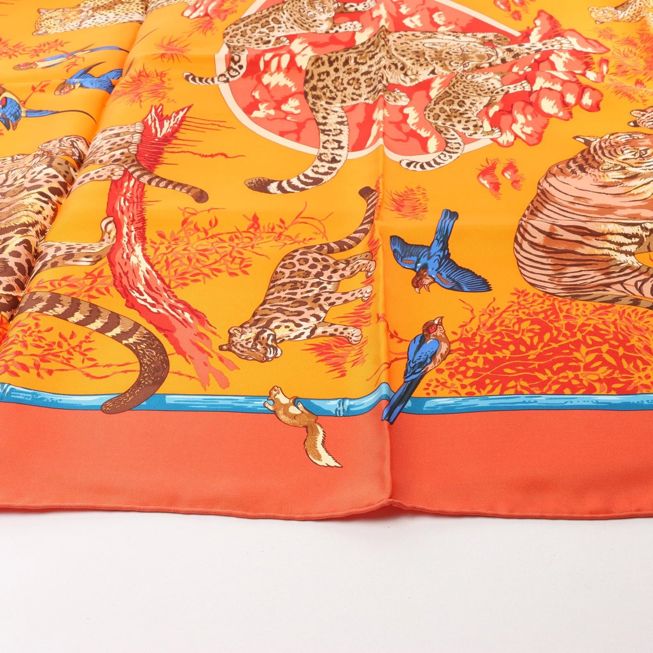 Hermès Hermès Carré 90 "Tendresse Feline" Silk handkerchief in Orange Oranje