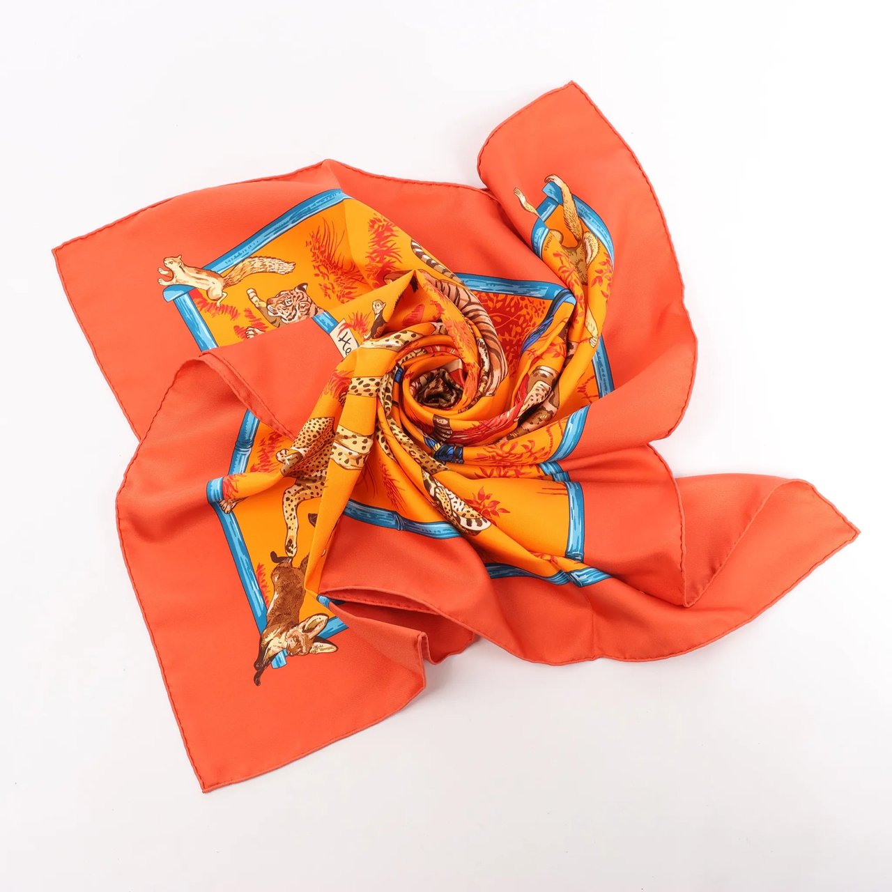 Hermès Hermès Carré 90 "Tendresse Feline" Silk handkerchief in Orange Oranje