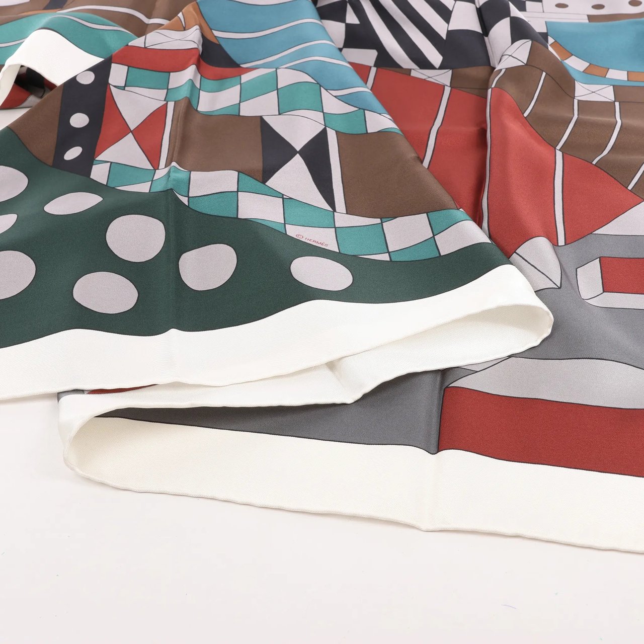 Hermès Hermès Carré 140 "ONE TWO THREE AND AWAY WE GO" Silk handkerchief in Gray Grijs