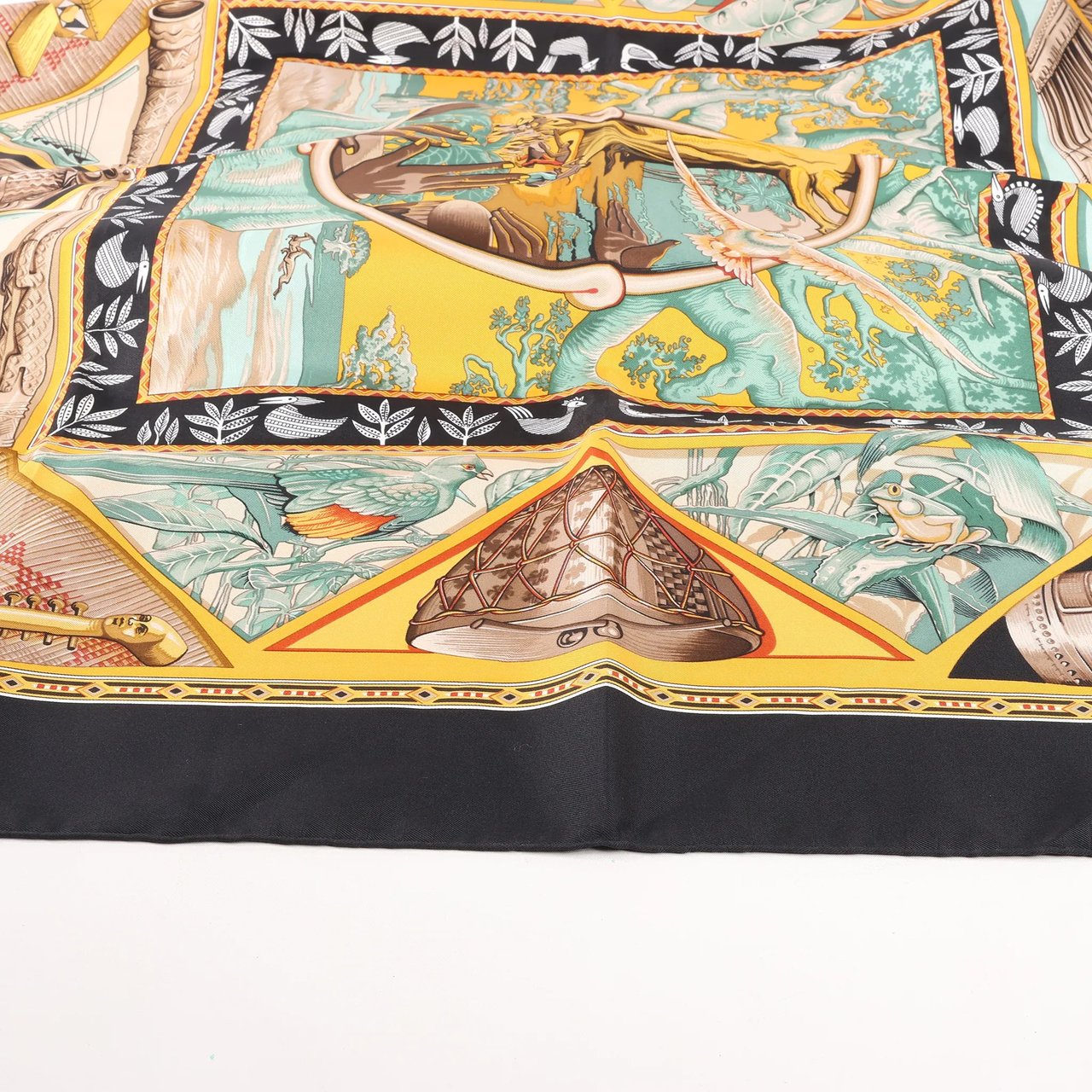 Hermès Hermès Carré 90 "Au Son du Tam Tam" Silk handkerchief in Black Zwart