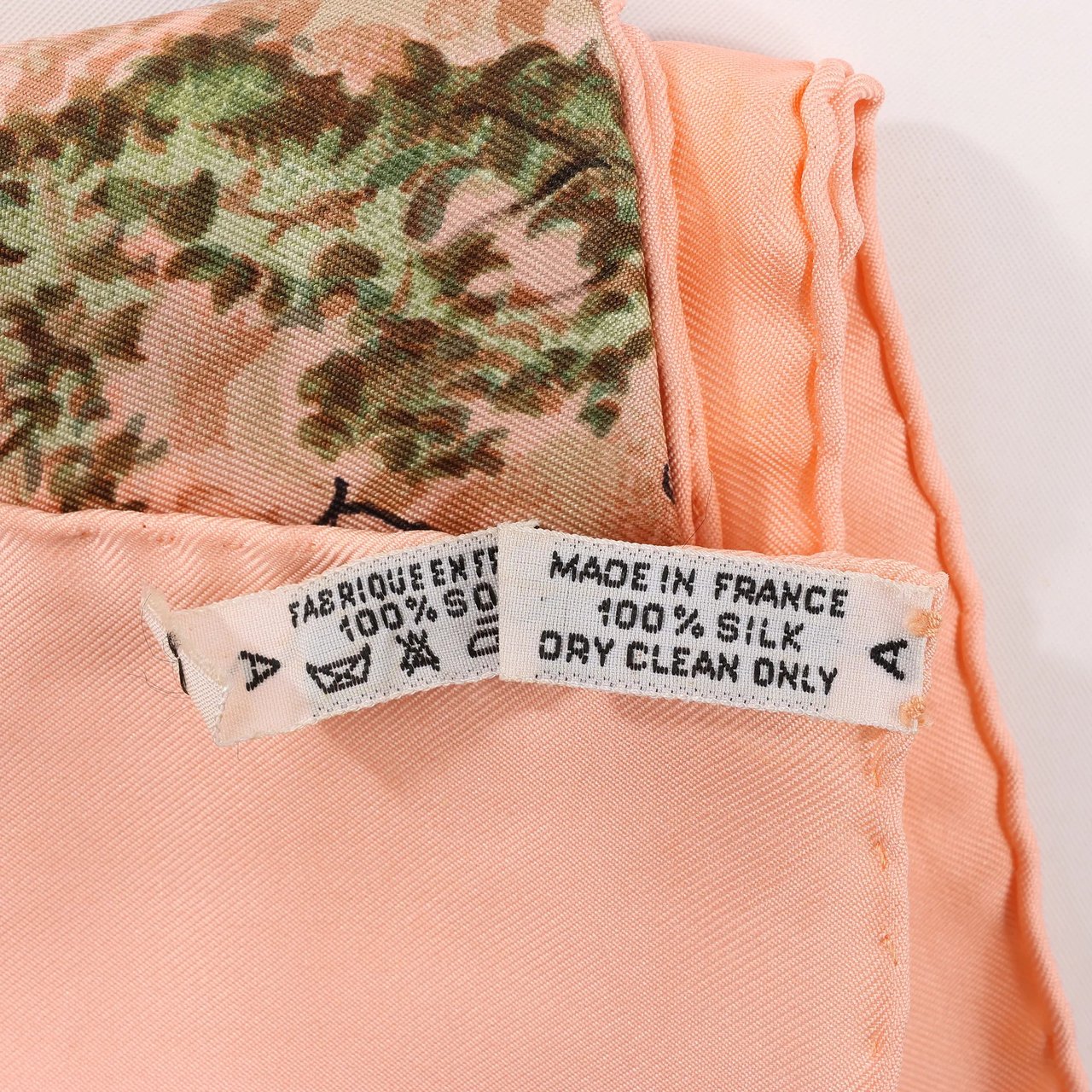 Hermès Hermès Carré 90 "EQUATEUR" Silk handkerchief in Pink Roze