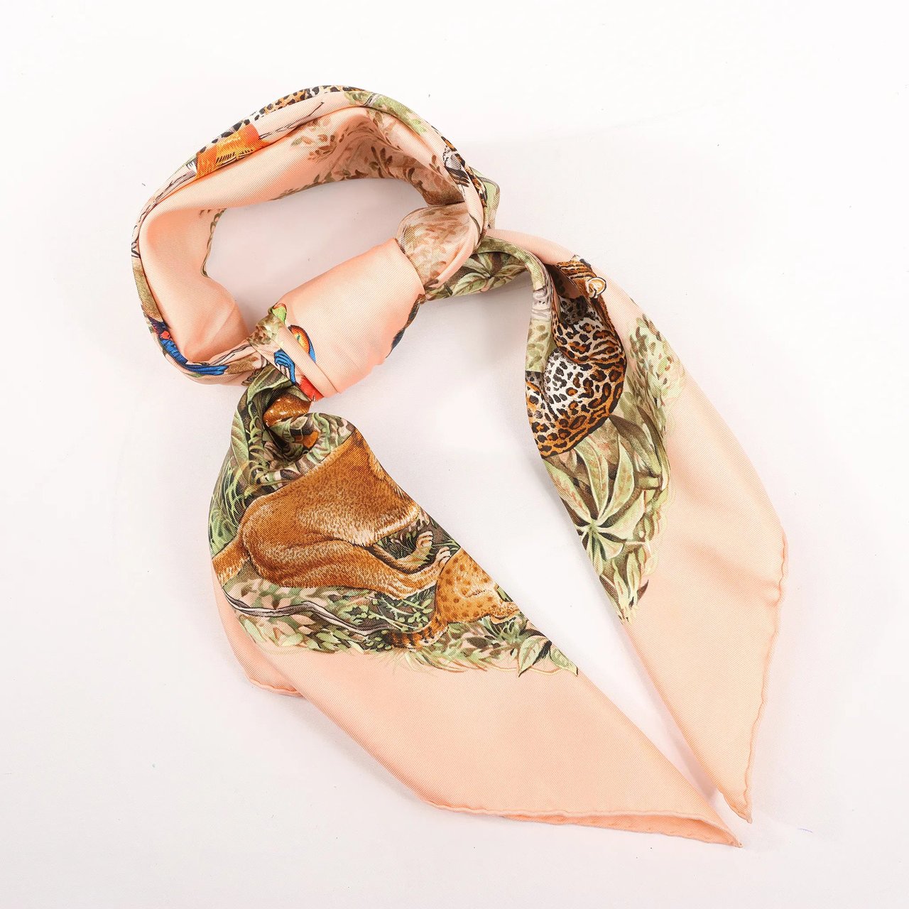 Hermès Hermès Carré 90 "EQUATEUR" Silk handkerchief in Pink Roze