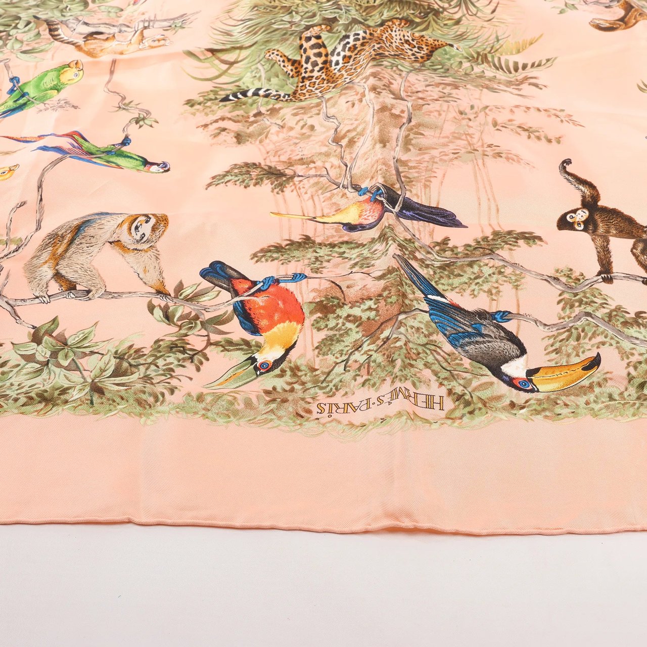 Hermès Hermès Carré 90 "EQUATEUR" Silk handkerchief in Pink Roze