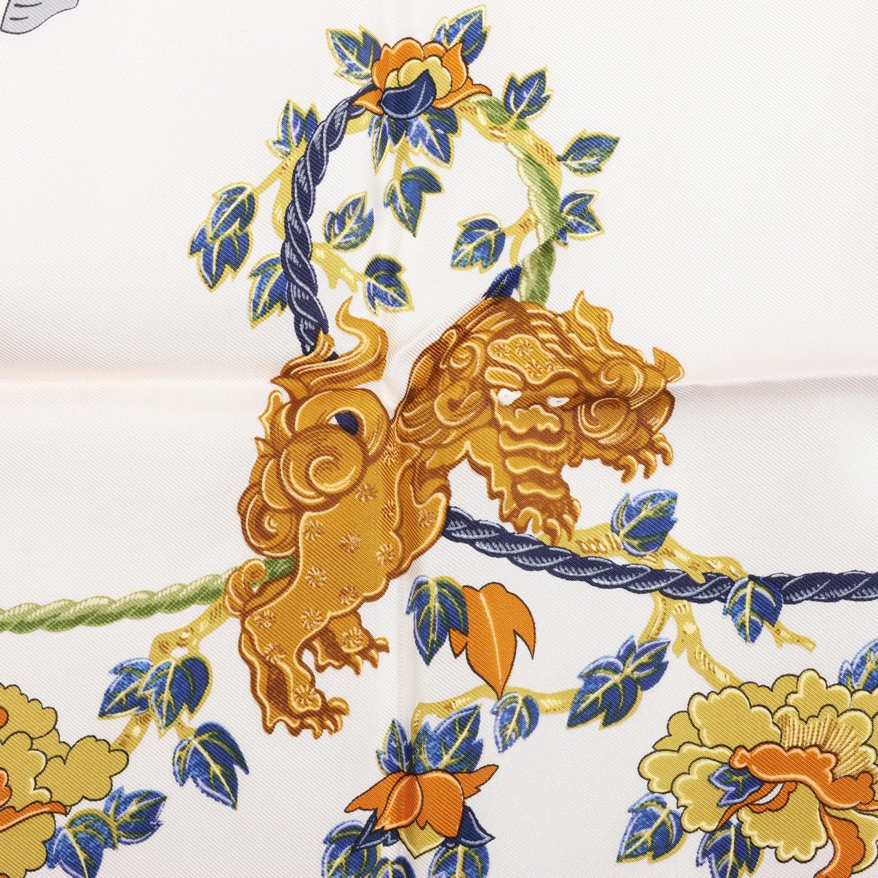 Hermès Hermès Carré 90 "SAMOURAI" Silk handkerchief in Blue Blauw