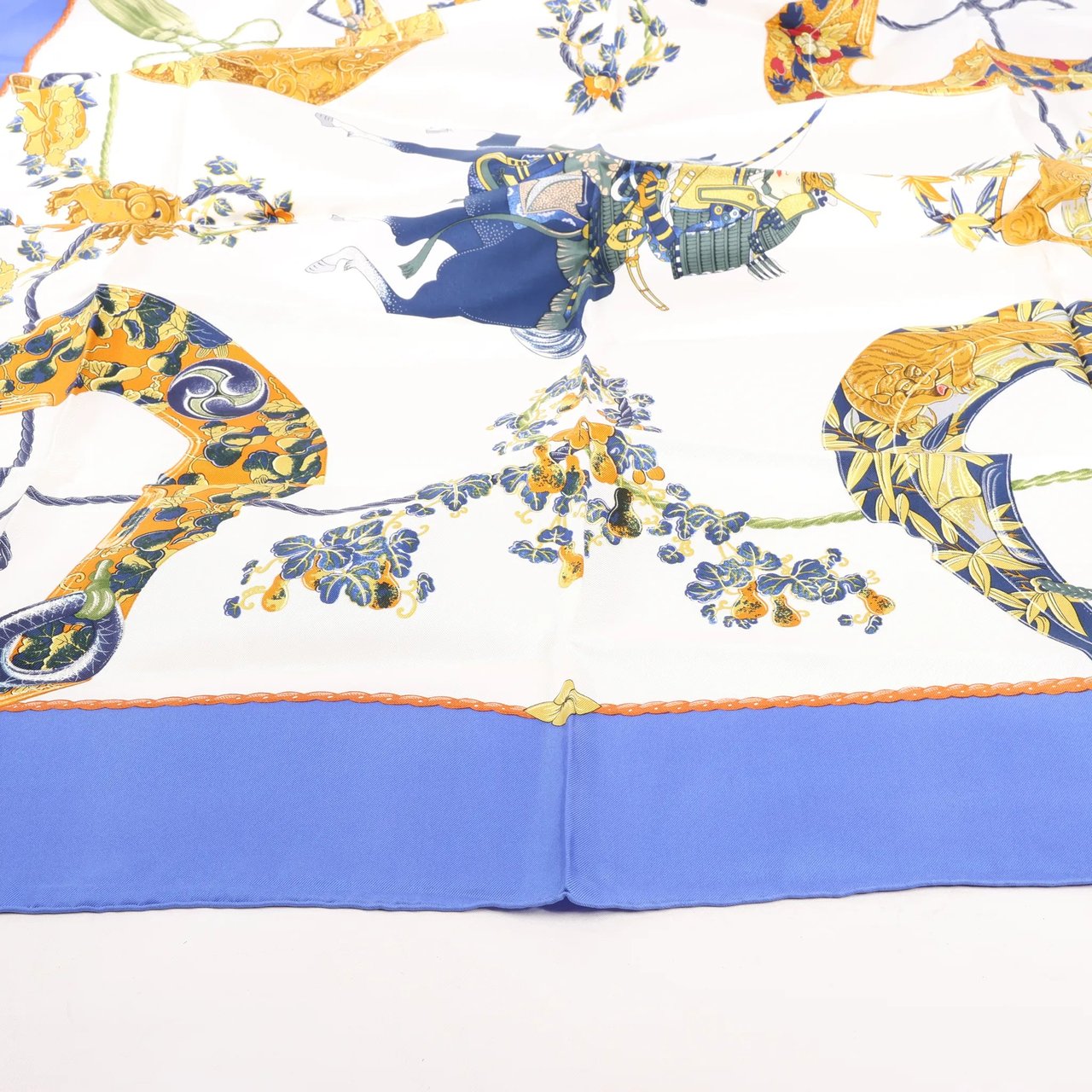 Hermès Hermès Carré 90 "SAMOURAI" Silk handkerchief in Blue Blauw