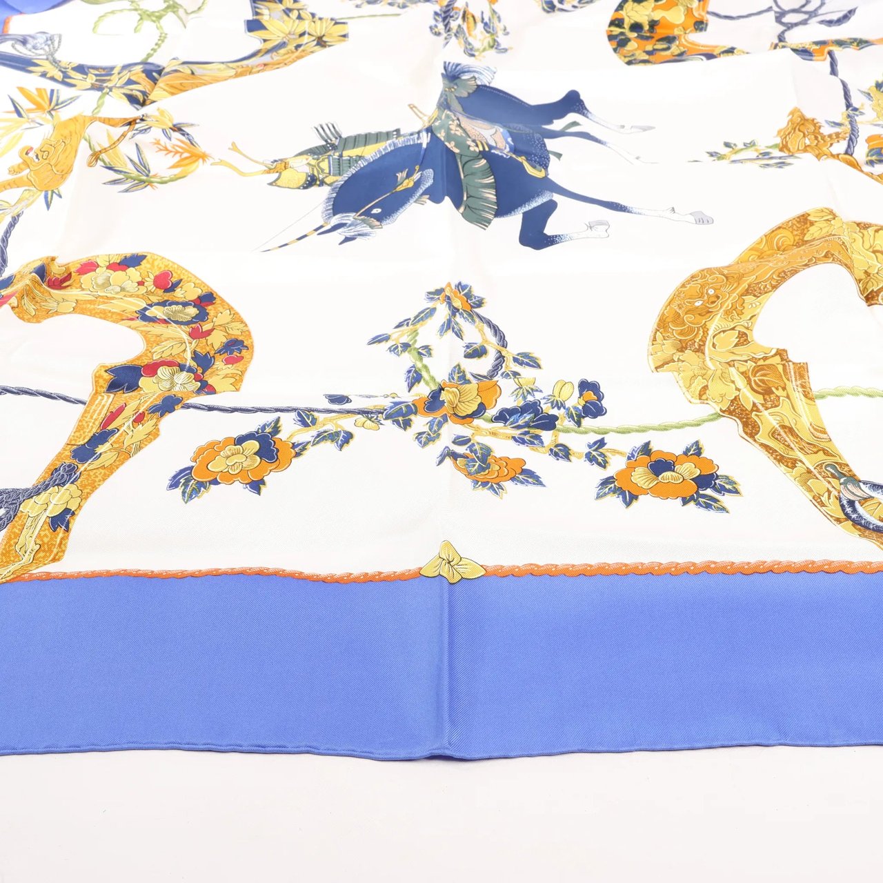 Hermès Hermès Carré 90 "SAMOURAI" Silk handkerchief in Blue Blauw