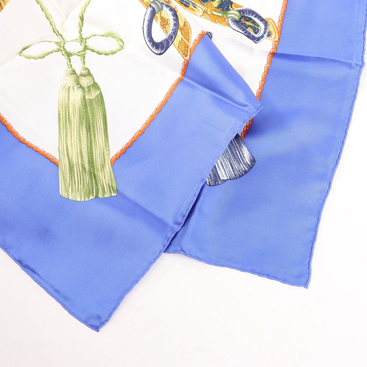 Hermès Hermès Carré 90 "SAMOURAI" Silk handkerchief in Blue Blauw