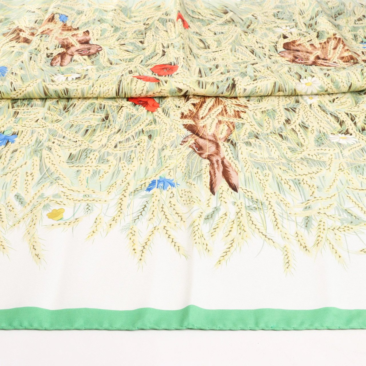 Hermès Hermès Carré 90 "Lapins Dans un Champ de blé" Silk handkerchief in Green Groen