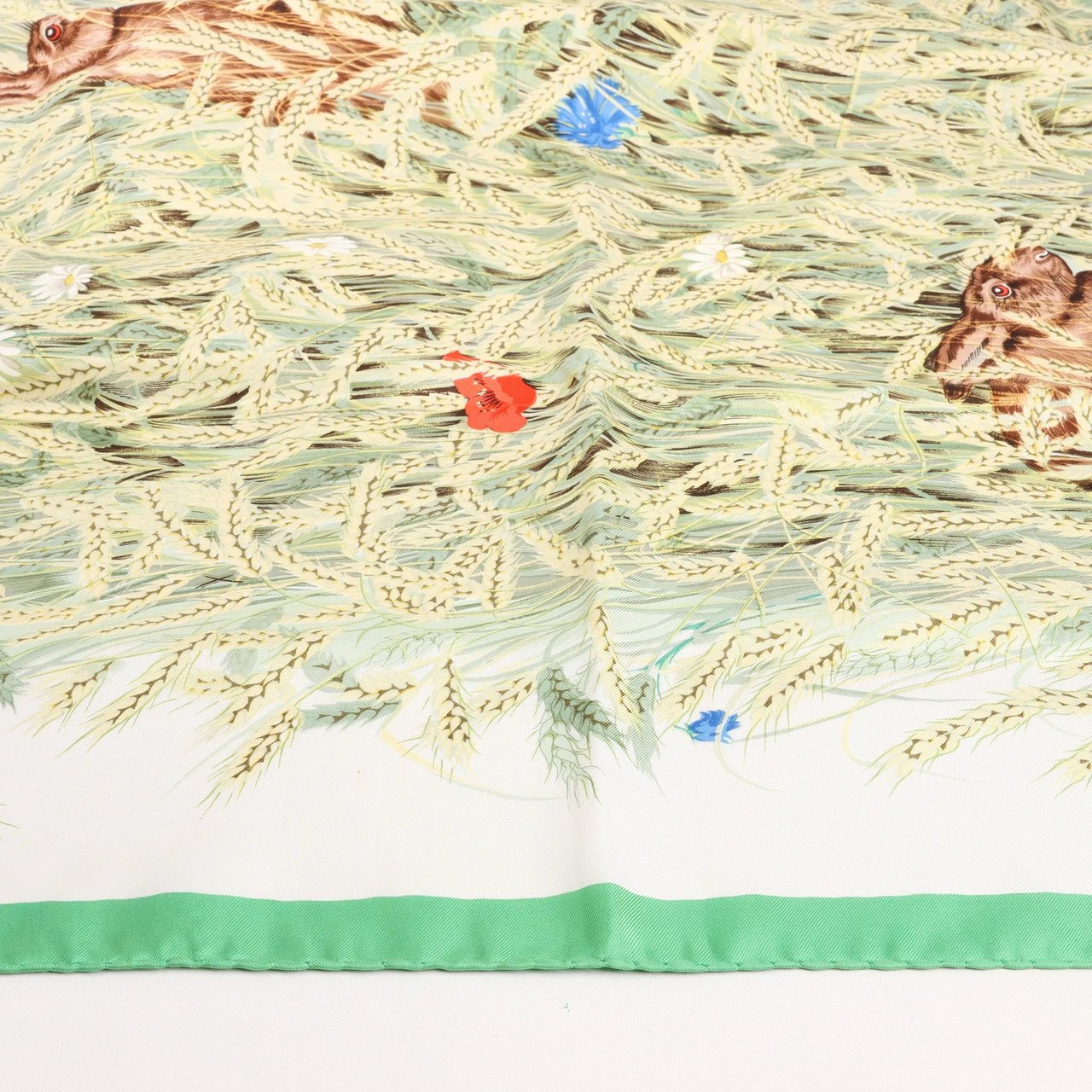 Hermès Hermès Carré 90 "Lapins Dans un Champ de blé" Silk handkerchief in Green Groen