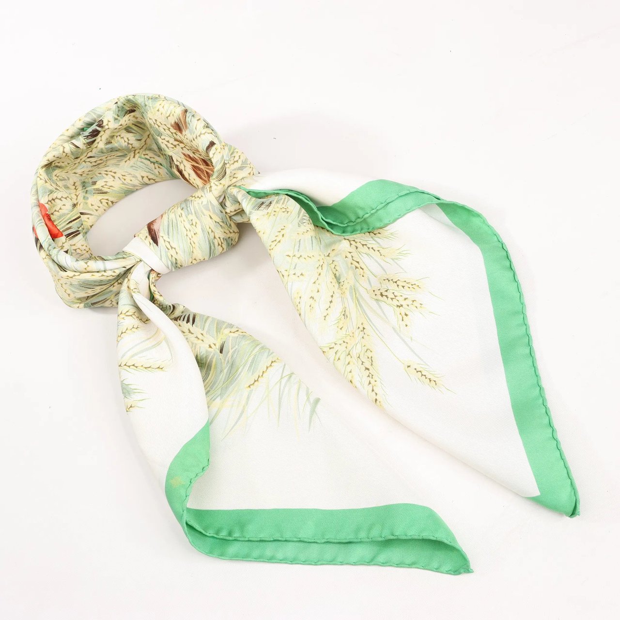 Hermès Hermès Carré 90 "Lapins Dans un Champ de blé" Silk handkerchief in Green Groen