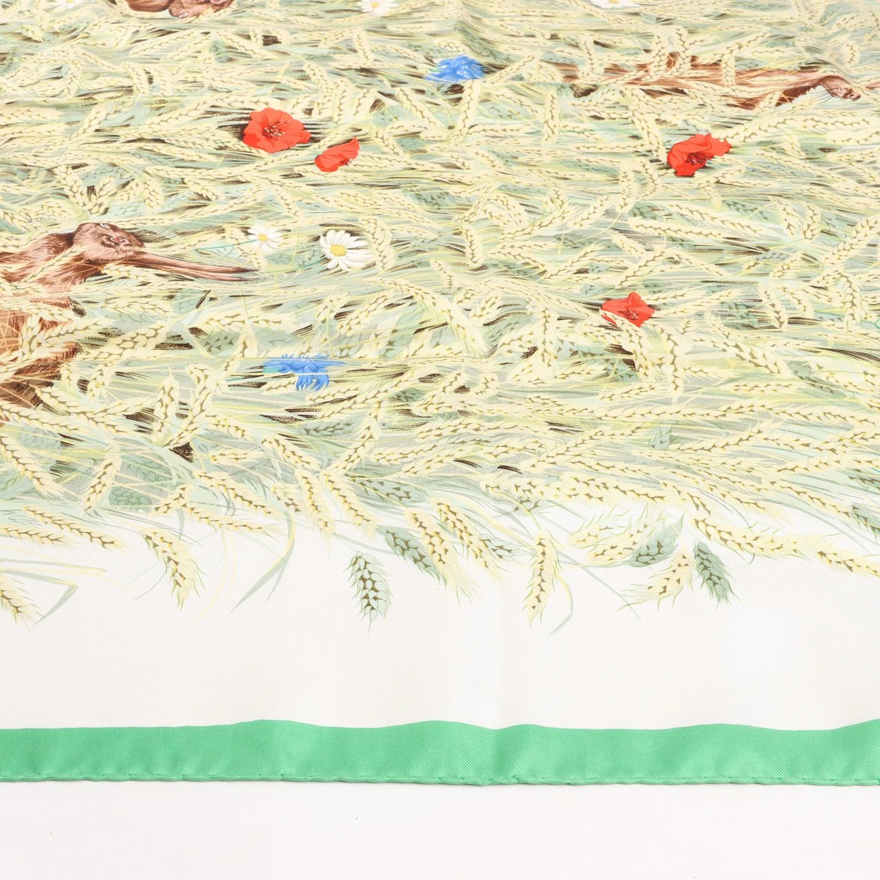 Hermès Hermès Carré 90 "Lapins Dans un Champ de blé" Silk handkerchief in Green Groen
