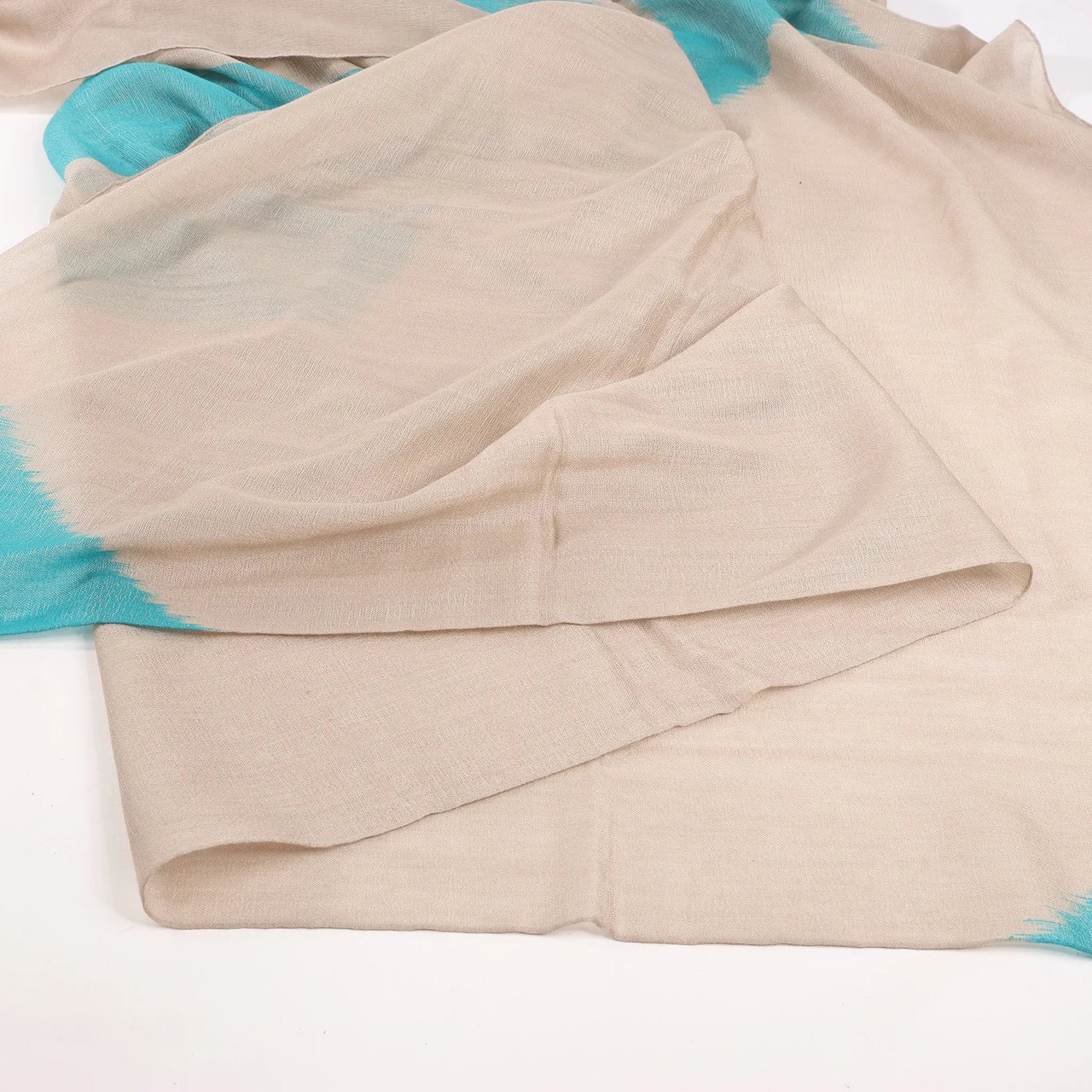 Hermès Hermès Carré Géant "Calégé amplume HIKAT" Cashmere & Silk handkerchief in Beige x Green Beige