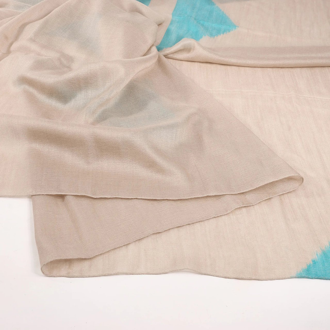 Hermès Hermès Carré Géant "Calégé amplume HIKAT" Cashmere & Silk handkerchief in Beige x Green Beige