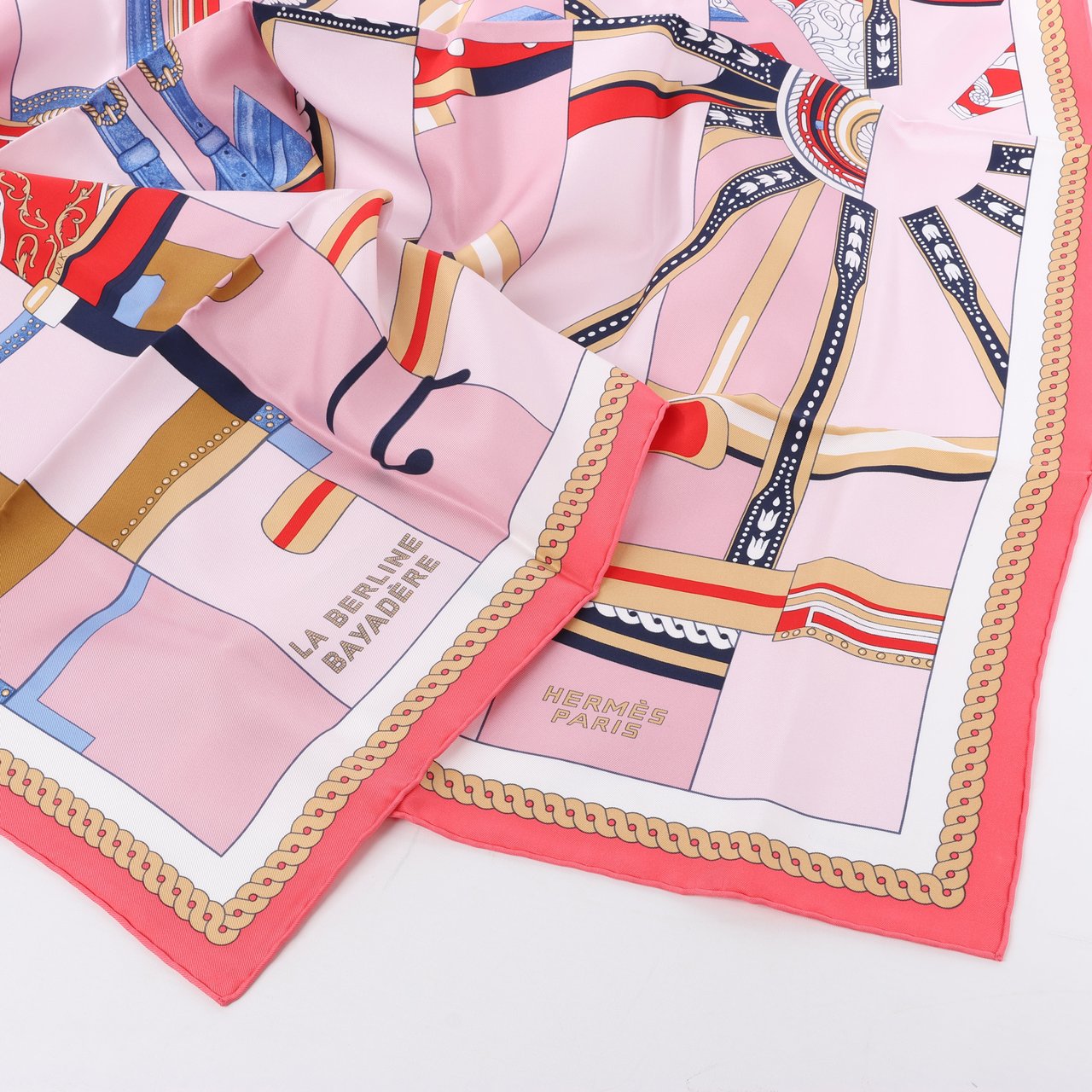 Hermès Hermès Carré 90 "LA BERLINE BAYADERE" Silk handkerchief in Pink Roze