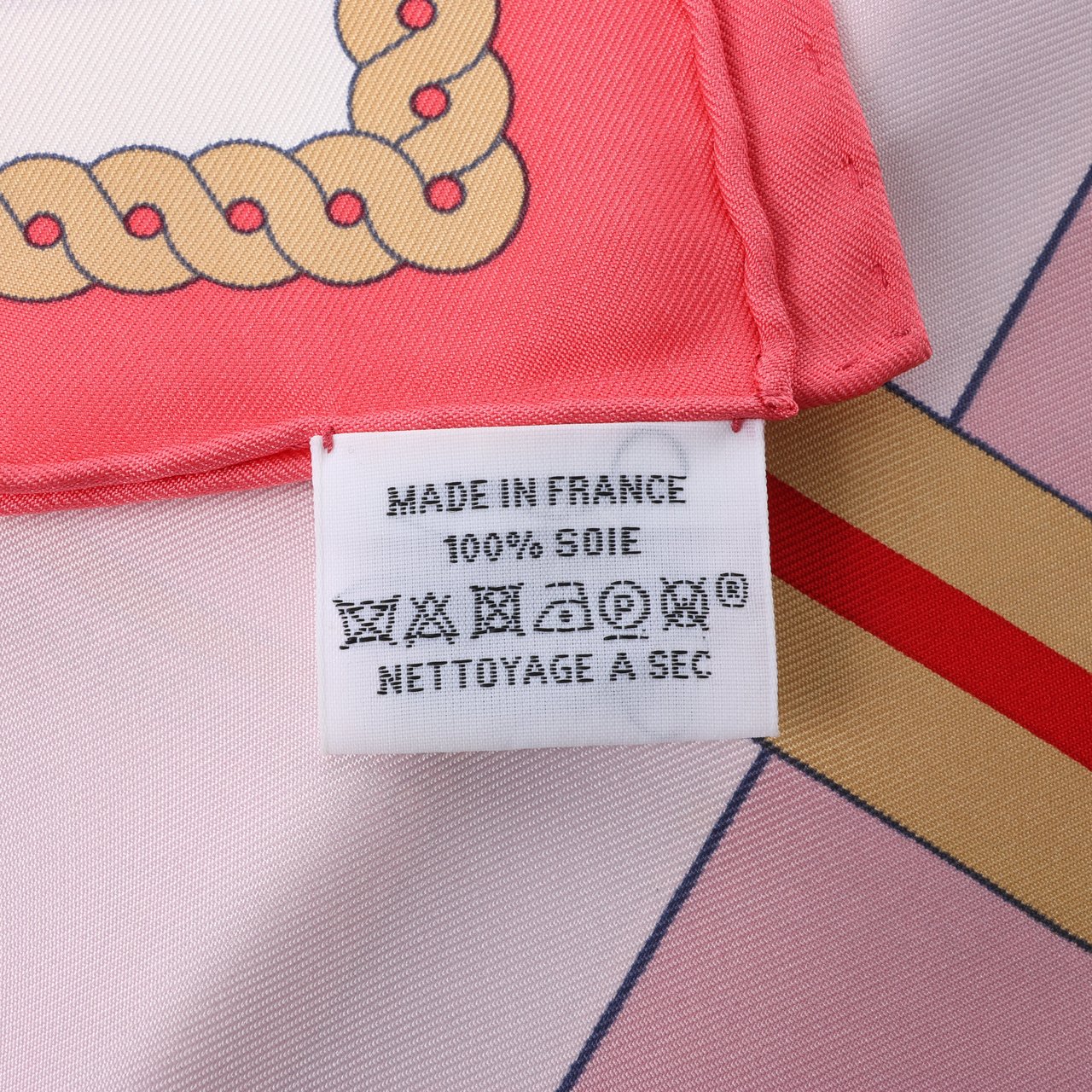 Hermès Hermès Carré 90 "LA BERLINE BAYADERE" Silk handkerchief in Pink Roze