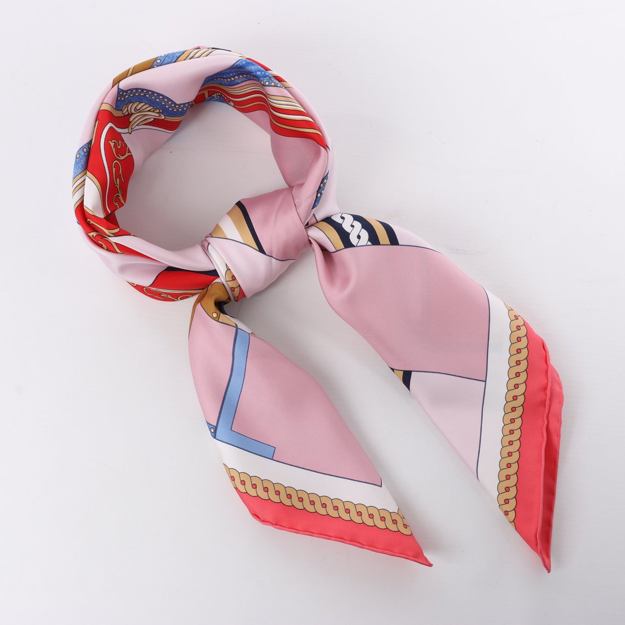 Hermès Hermès Carré 90 "LA BERLINE BAYADERE" Silk handkerchief in Pink Roze