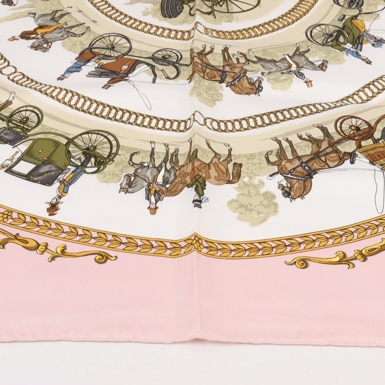 Hermès Hermès Carré 90 "LA PROMENADE DE LONGCHAMPS" Silk handkerchief in Pink Roze
