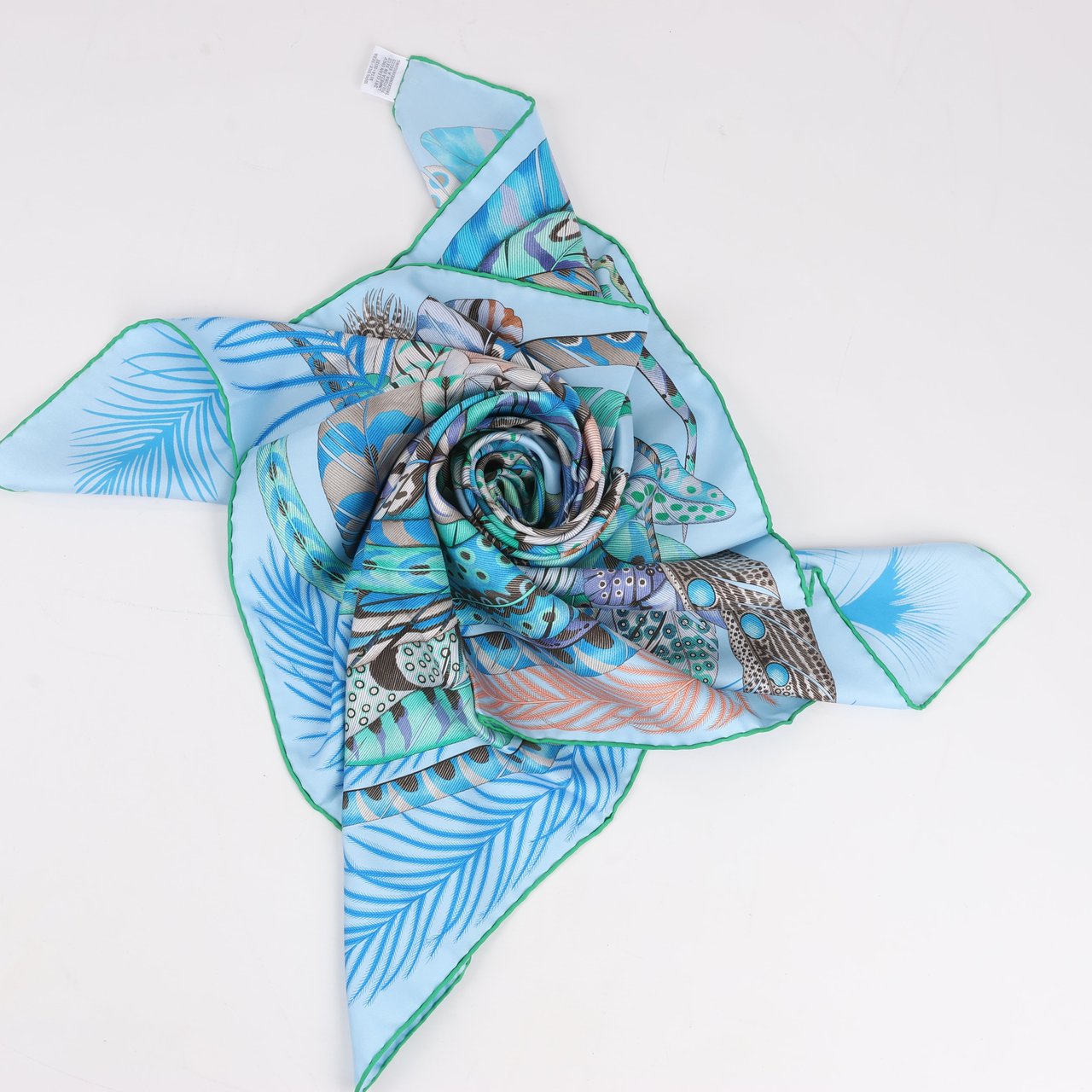 Hermès Hermès Carré 90 "PLUMES EN FETE" 100% Silk Scarf in Blue Blauw