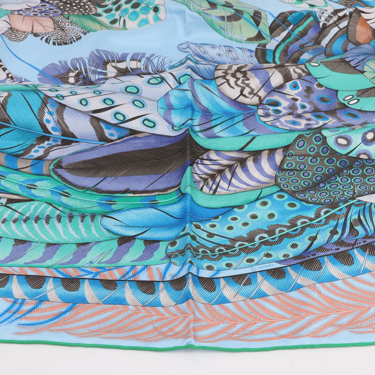 Hermès Hermès Carré 90 "PLUMES EN FETE" 100% Silk Scarf in Blue Blauw