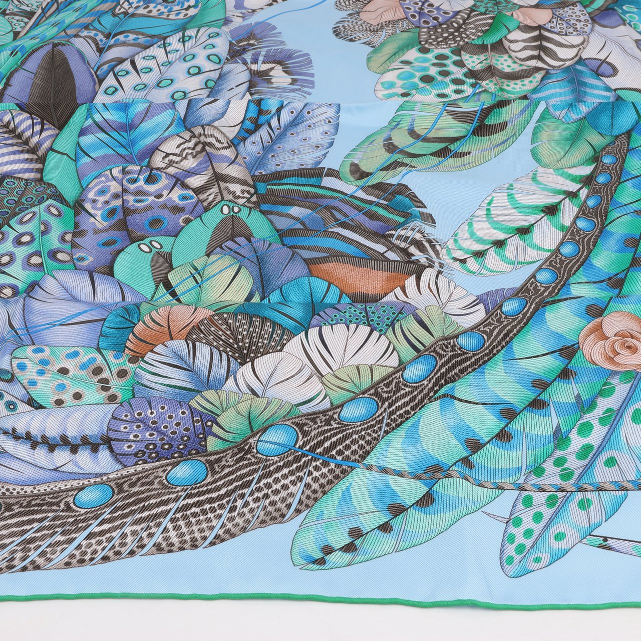 Hermès Hermès Carré 90 "PLUMES EN FETE" 100% Silk Scarf in Blue Blauw